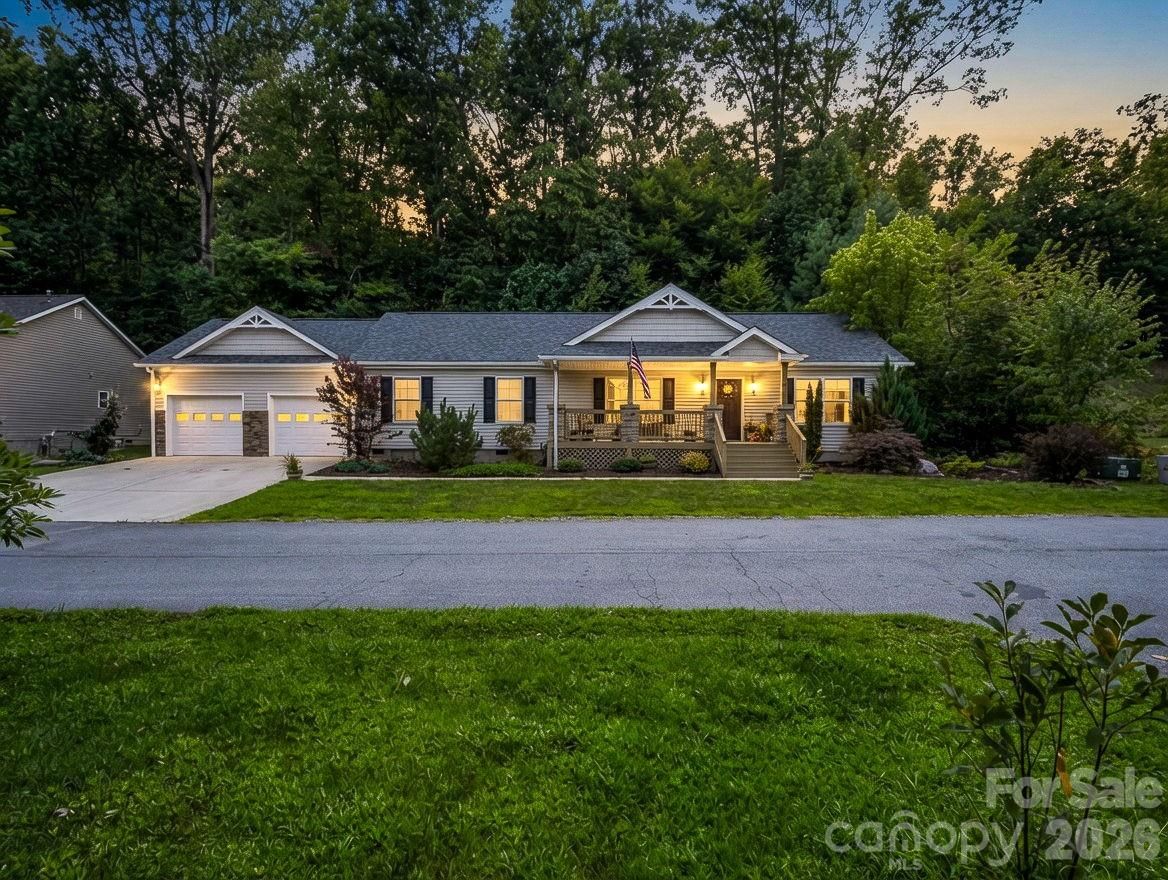 101 Plato Place, Etowah, NC 28729