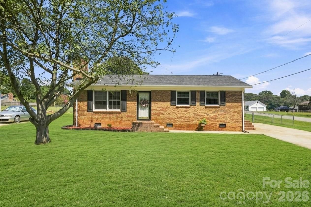 411 Tennessee Avenue, Bessemer City, NC 28016