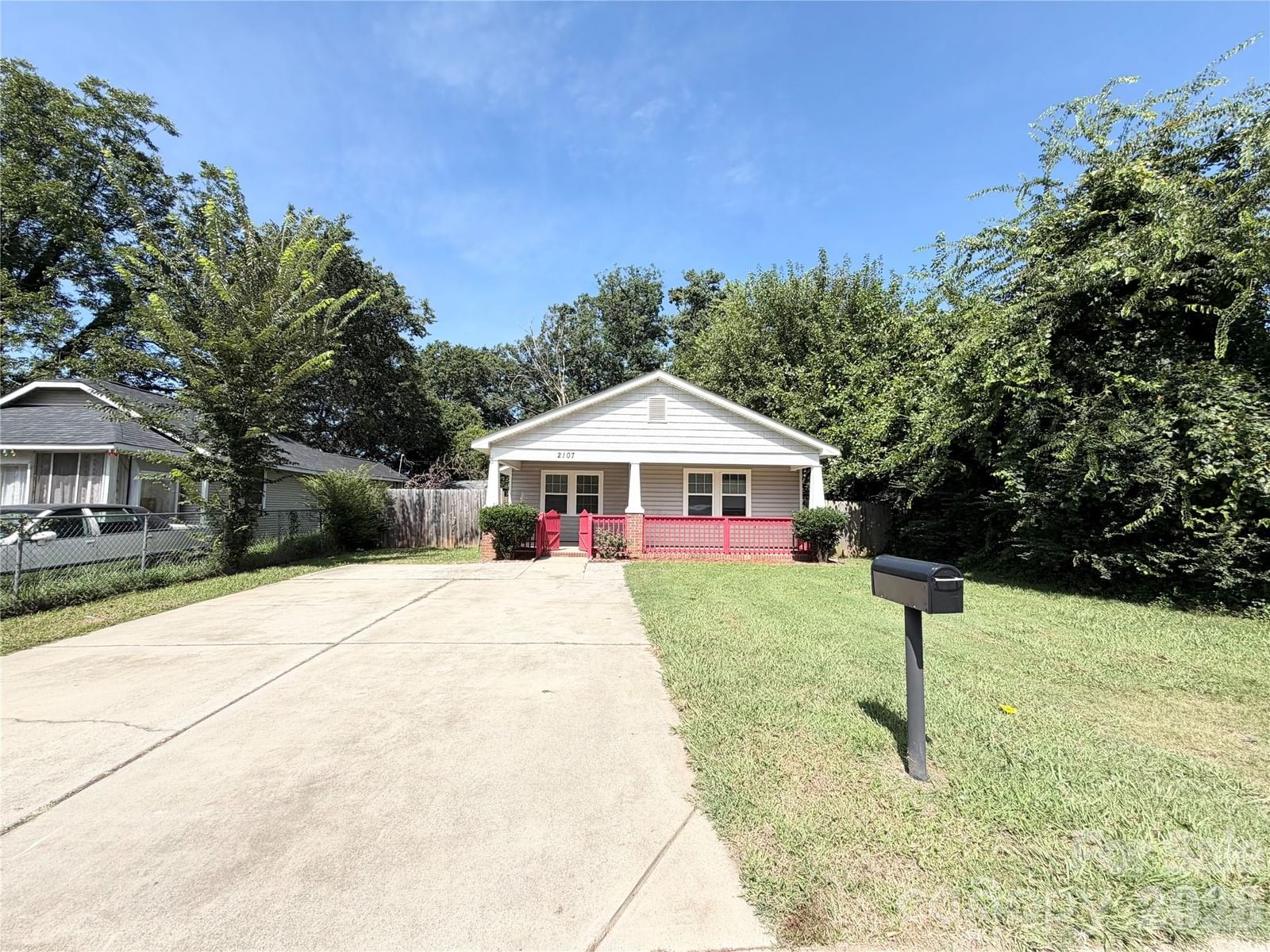 2107 Custer Street, Charlotte, NC 28216 - Photo 2
