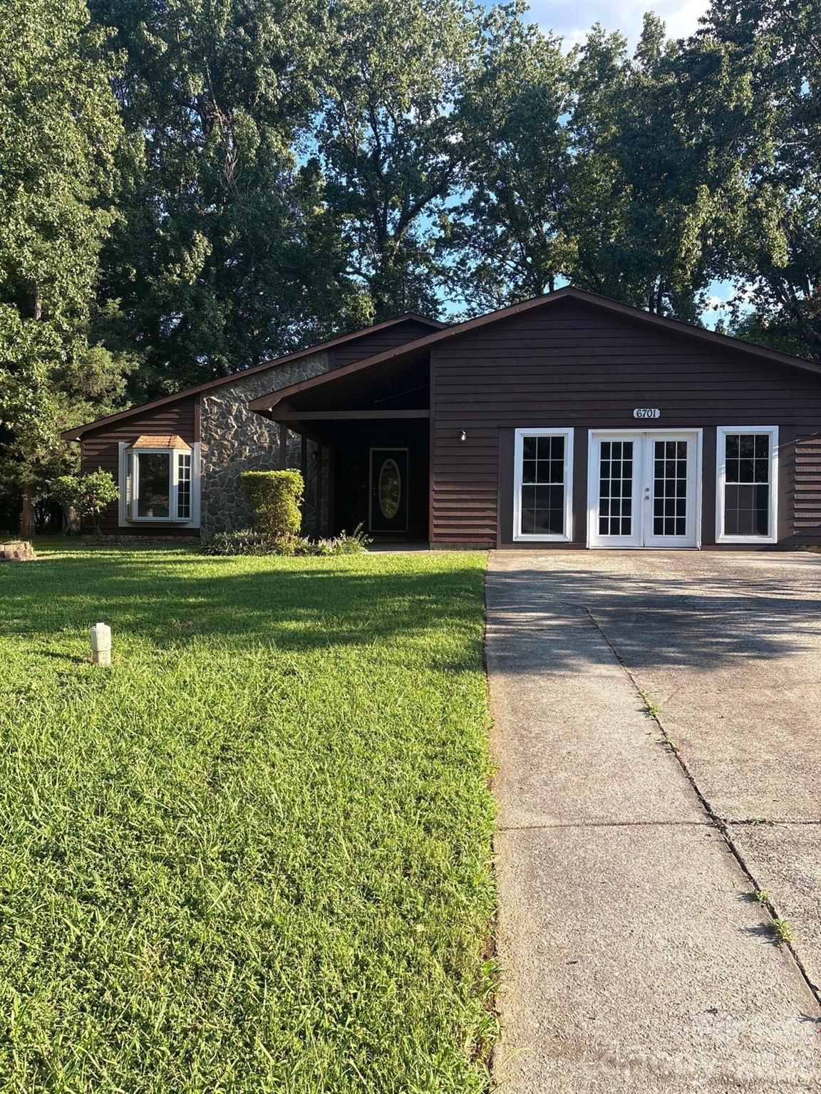 6701 Woodthrush Drive, Charlotte, NC 28227