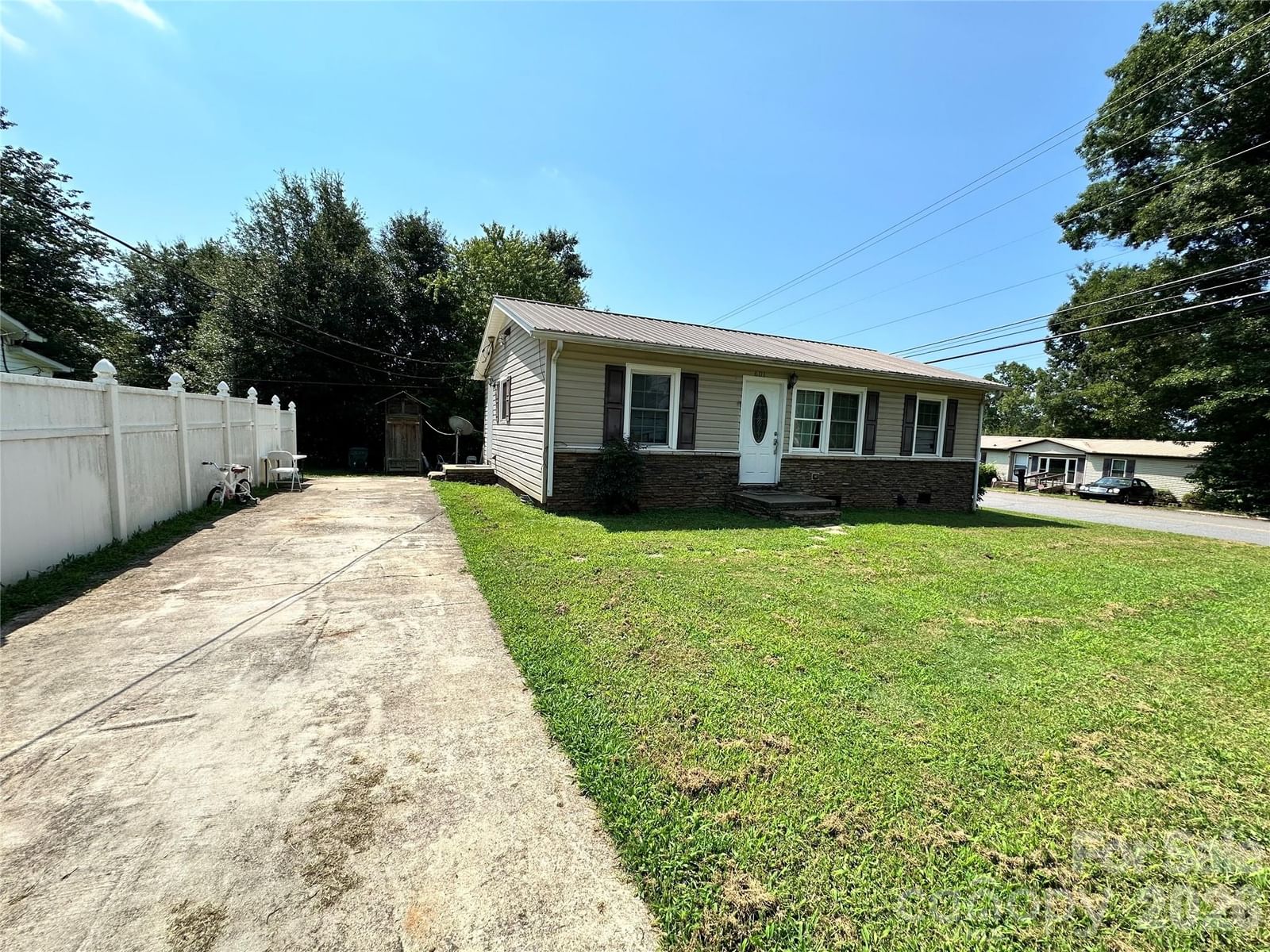 601 Saunders Avenue, Newton, NC 28658 - Photo 3