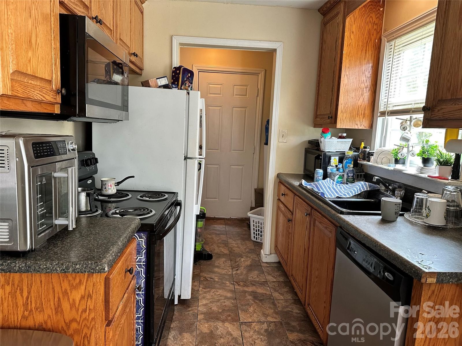601 Saunders Avenue, Newton, NC 28658 - Photo 5