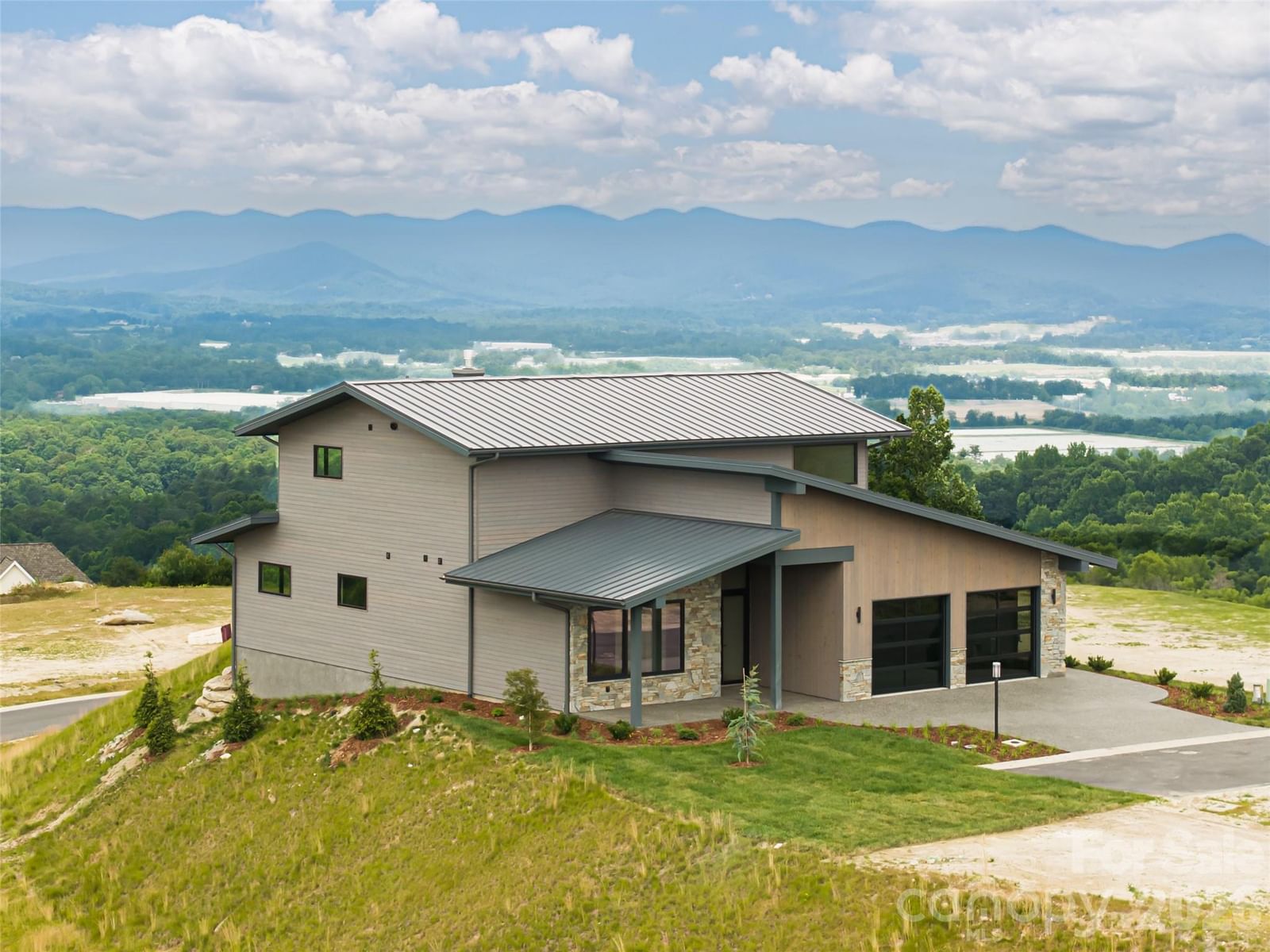 24 Watchman Drive #10 & 11, Hendersonville, NC 28791