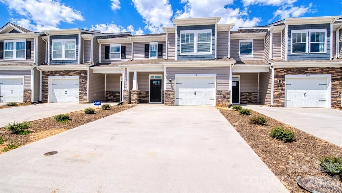 54 Creekview Road, Hendersonville, NC 28792