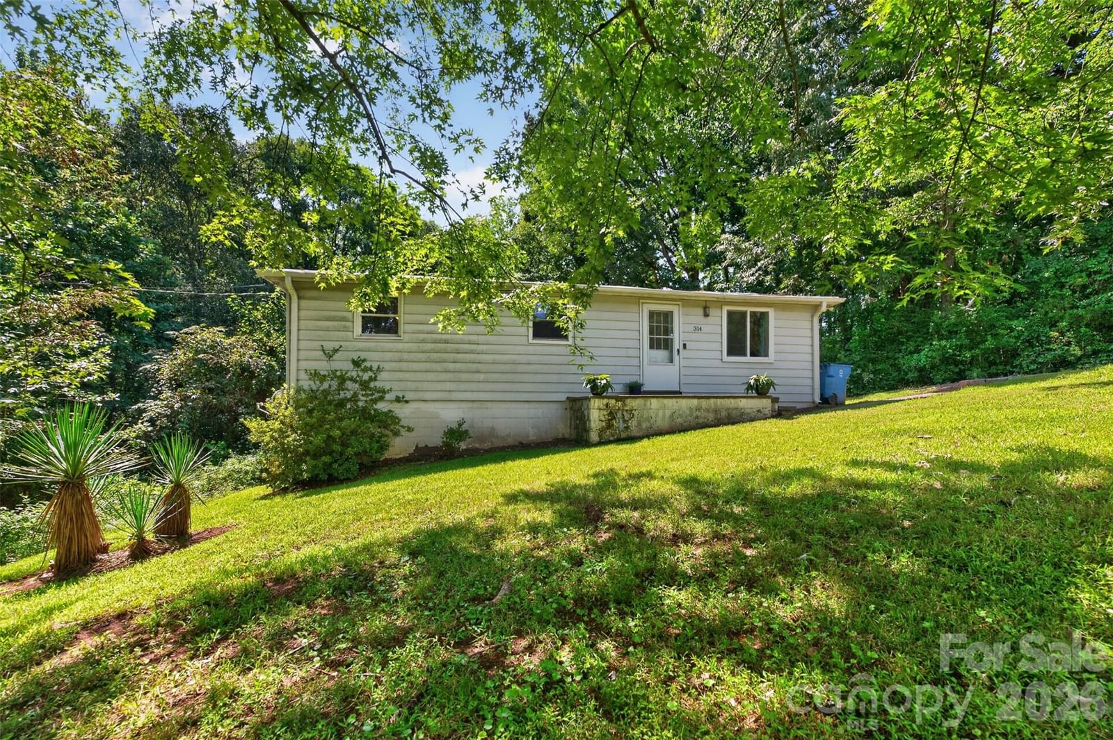 314 22nd Street Court, Hickory, NC 28602 - Photo 2