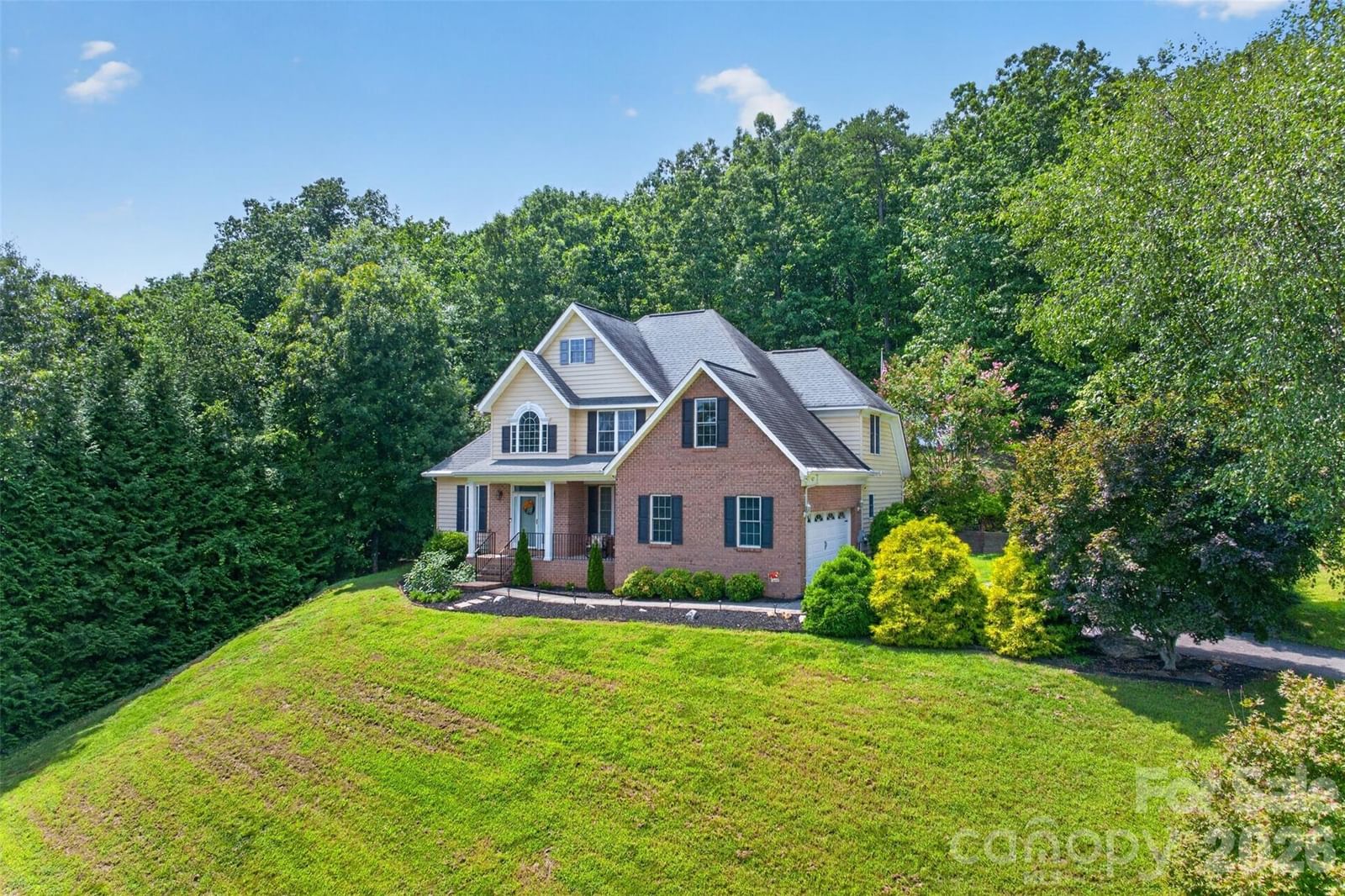 7940 Oakmont Court, Hickory, NC 28602