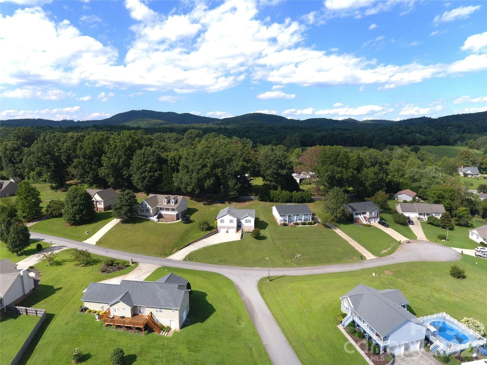 2135 Olde Farm Road, Hudson, NC 28638 - Photo 2
