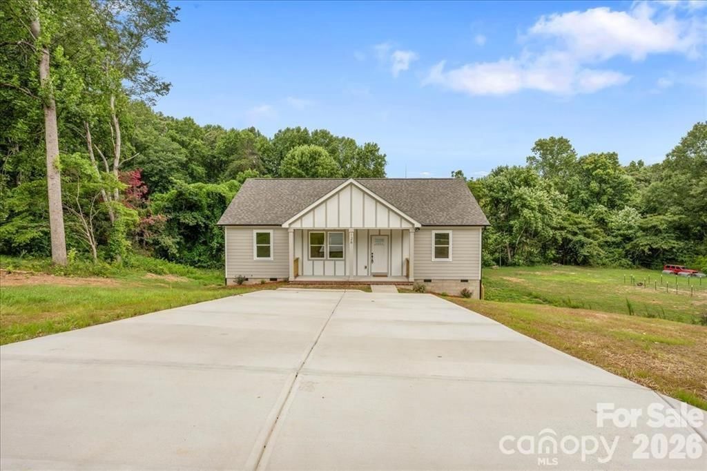 126 Aspen Street, Yadkinville, NC 27055 - Photo 2