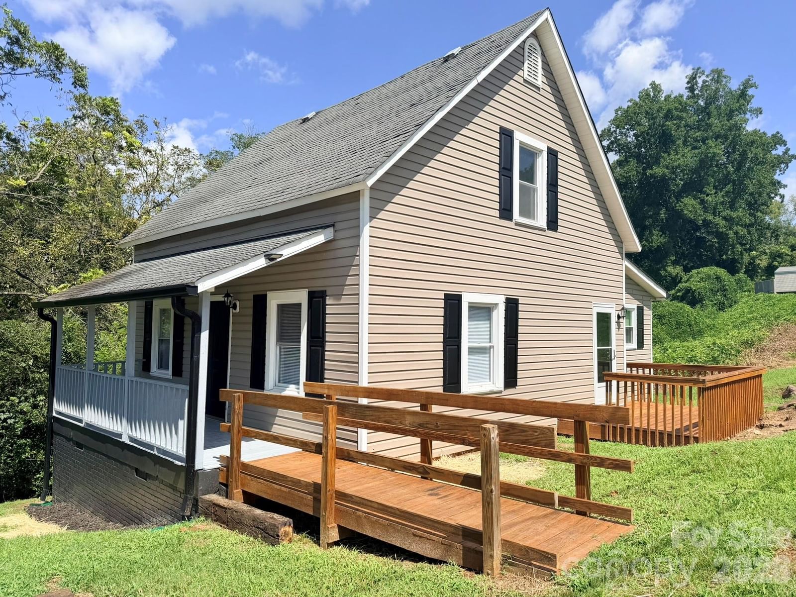 301 Magnolia Street, Granite Falls, NC 28630 - Photo 2