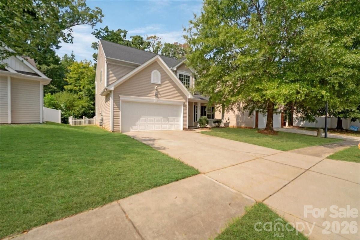 423 Mountain Quail Drive, Charlotte, NC 28216 - Photo 2
