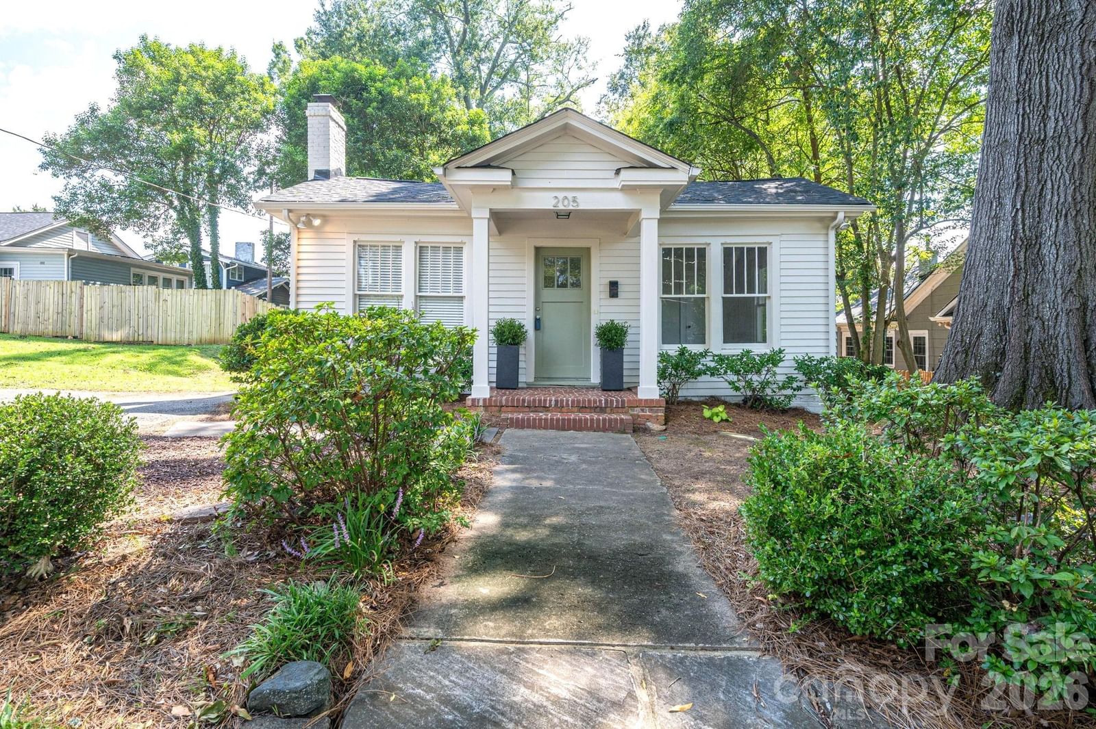 205 W Sixth Avenue, Gastonia, NC 28052 - Photo 2