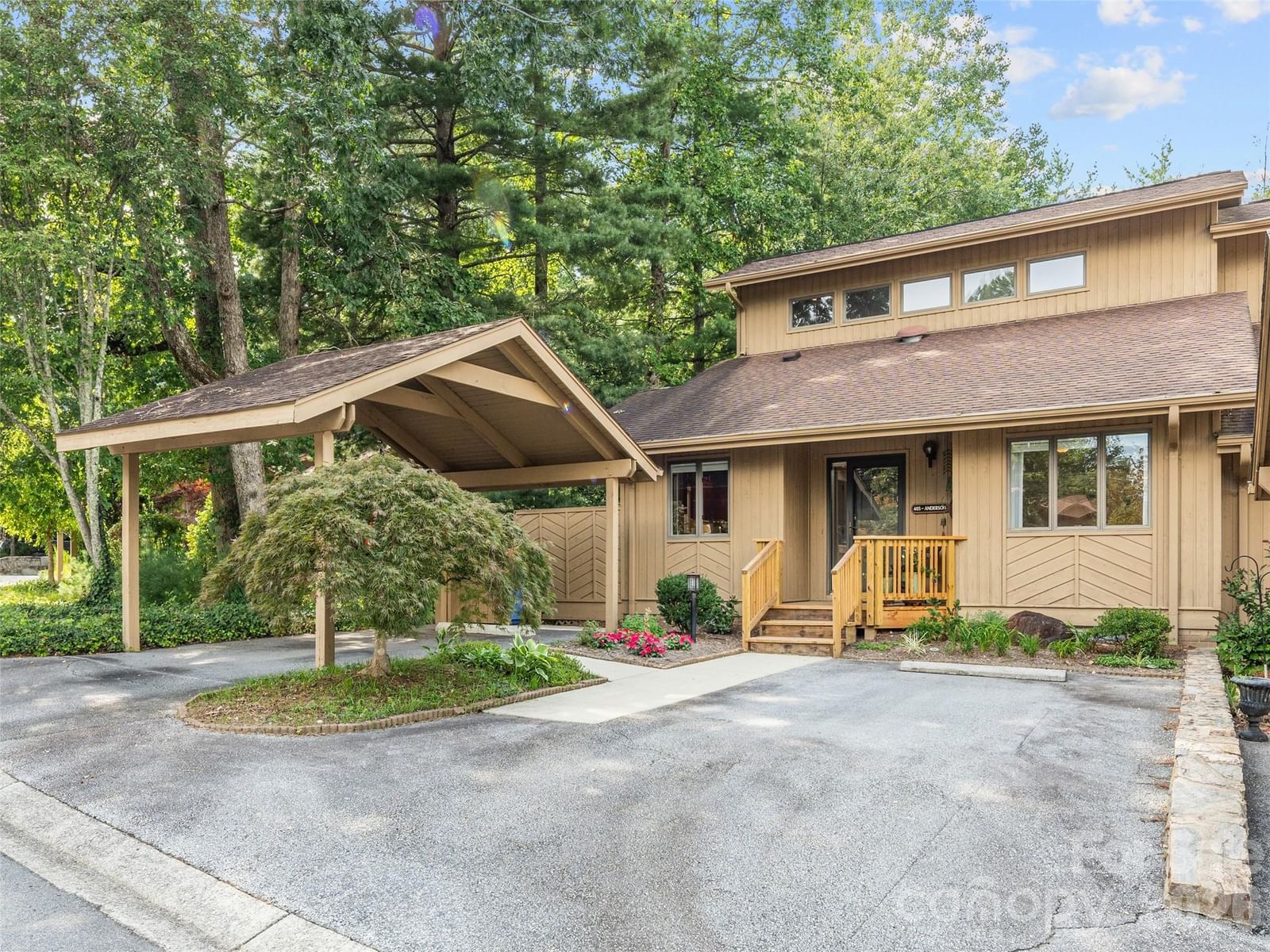 405 Red Oak Drive, Hendersonville, NC 28791