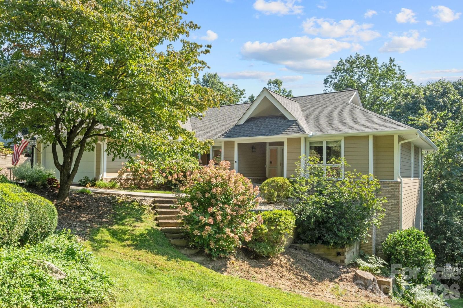 324 DAWNBROOK Drive, Flat Rock, NC 28731
