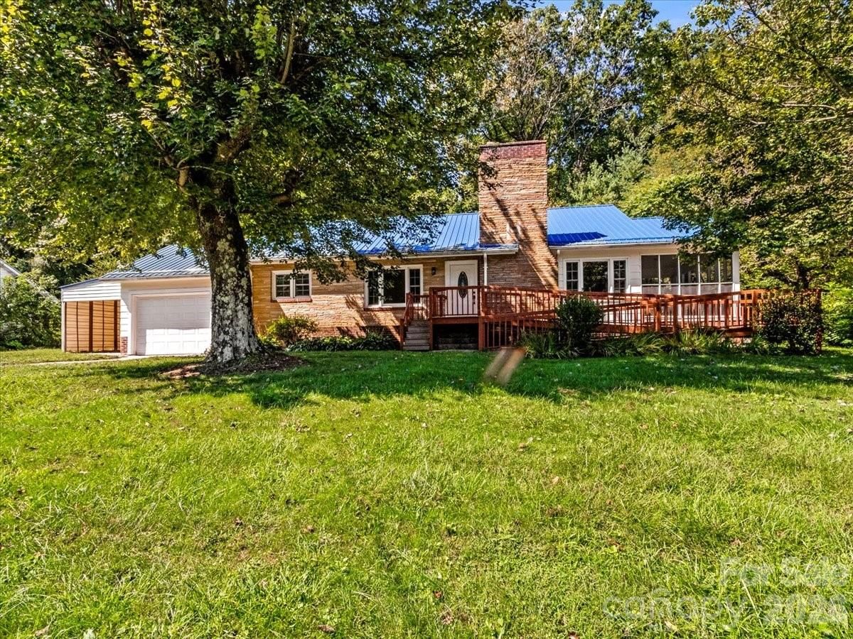 422 Altapass Highway, Spruce Pine, NC 28777