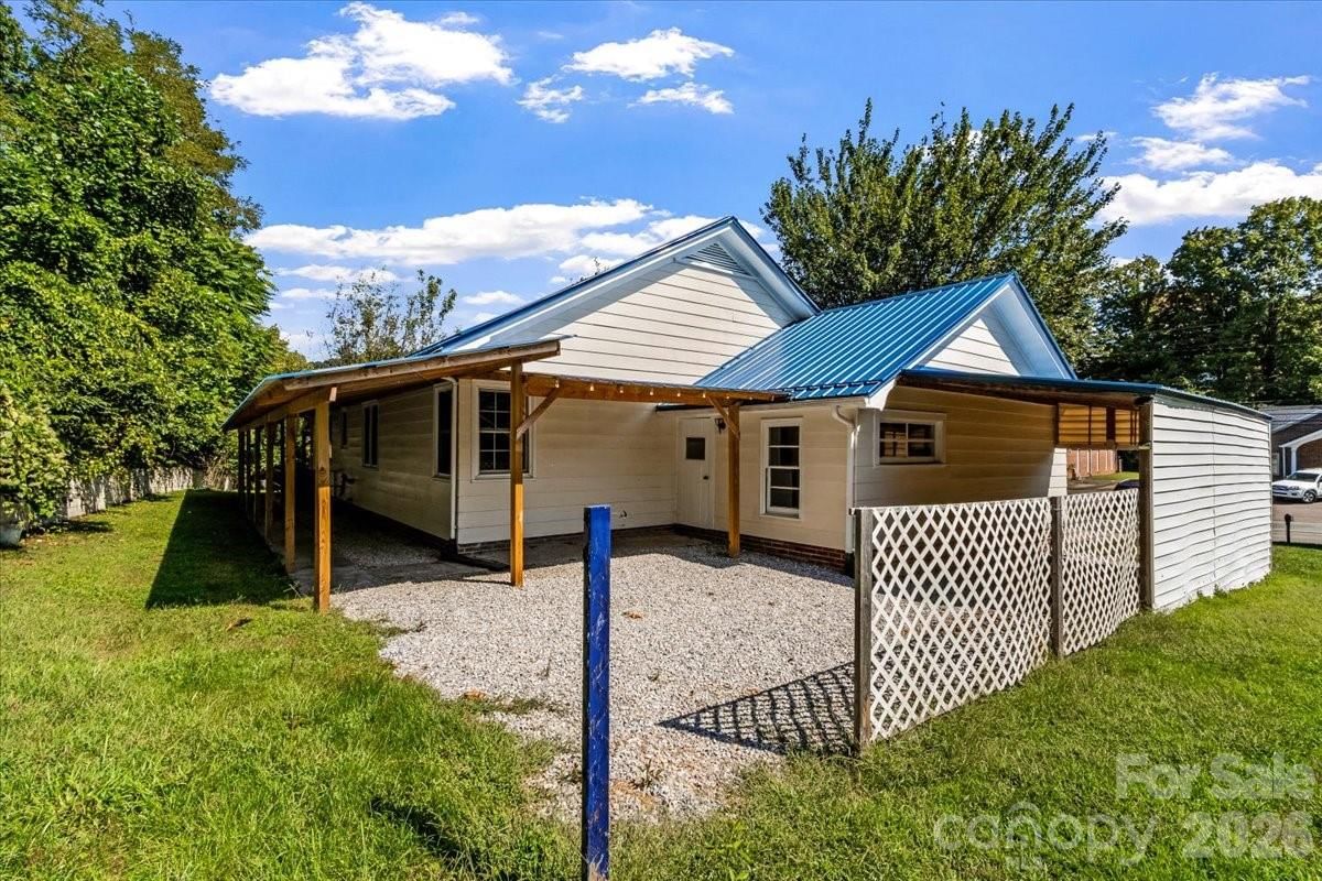422 Altapass Highway, Spruce Pine, NC 28777 - Photo 3