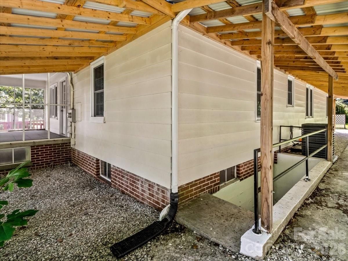 422 Altapass Highway, Spruce Pine, NC 28777 - Photo 5