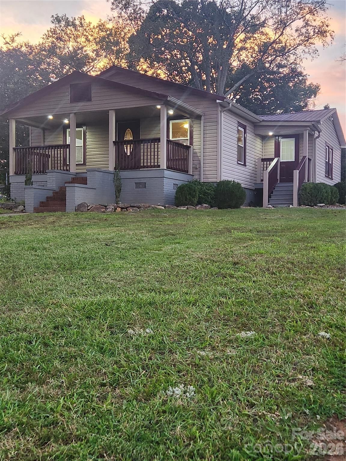 8 summit Avenue, Granite Falls, NC 28630