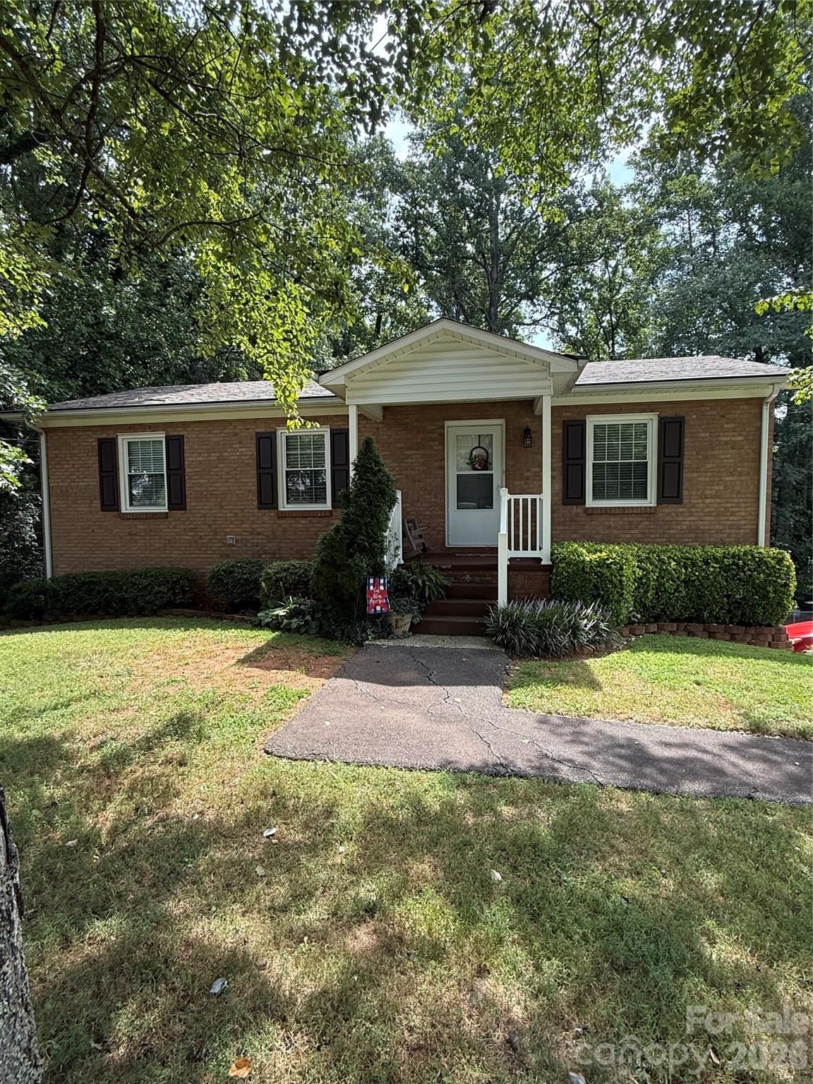 192 Heritage View Road, Hickory, NC 28601 - Photo 2