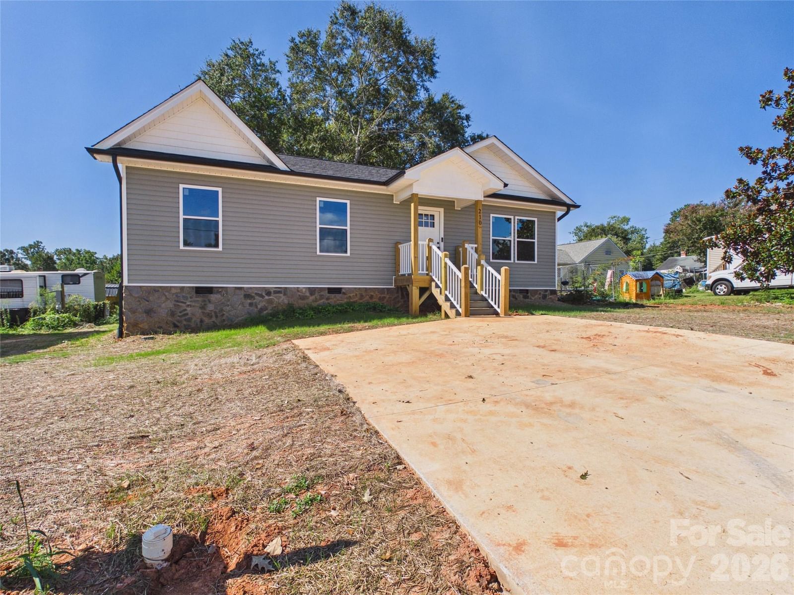 210 22nd Avenue Place, Hickory, NC 28601 - Photo 2