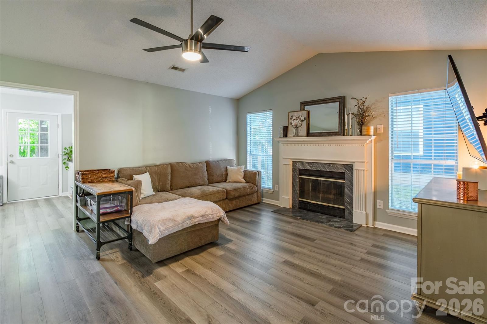 8514 Lockerbie Lane, Charlotte, NC 28215 - Photo 4