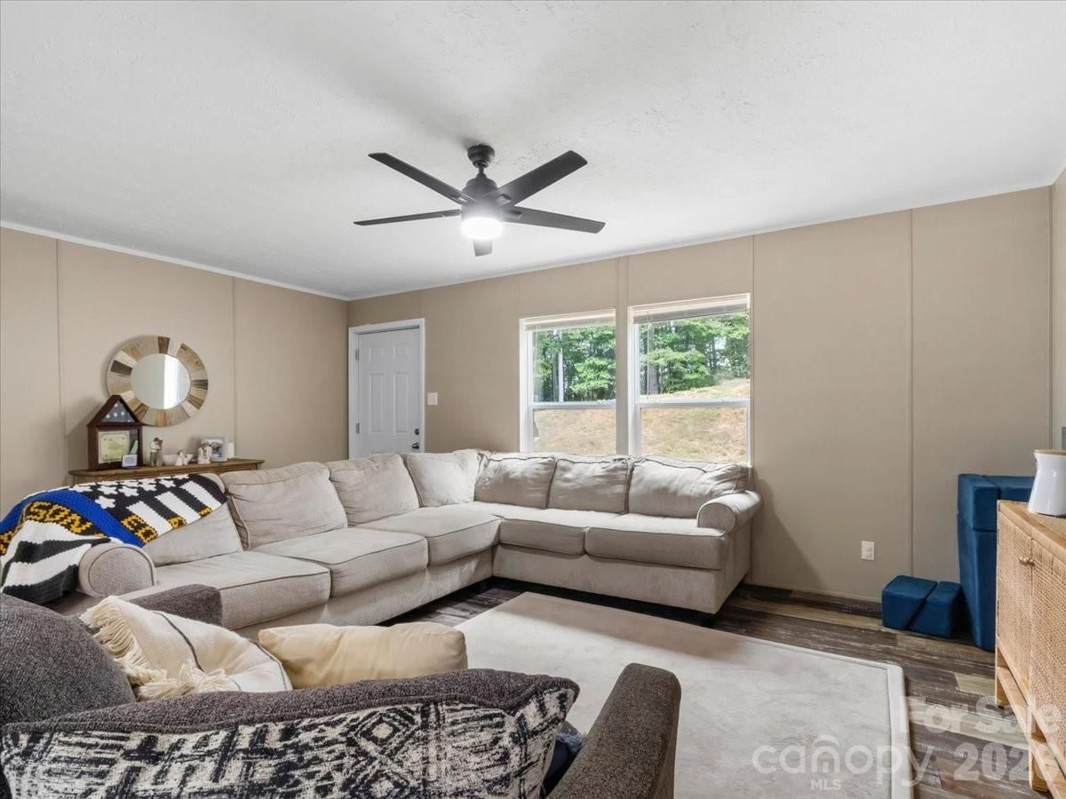 472 Laurel Heights Drive, Burnsville, NC 28714 - Photo 3