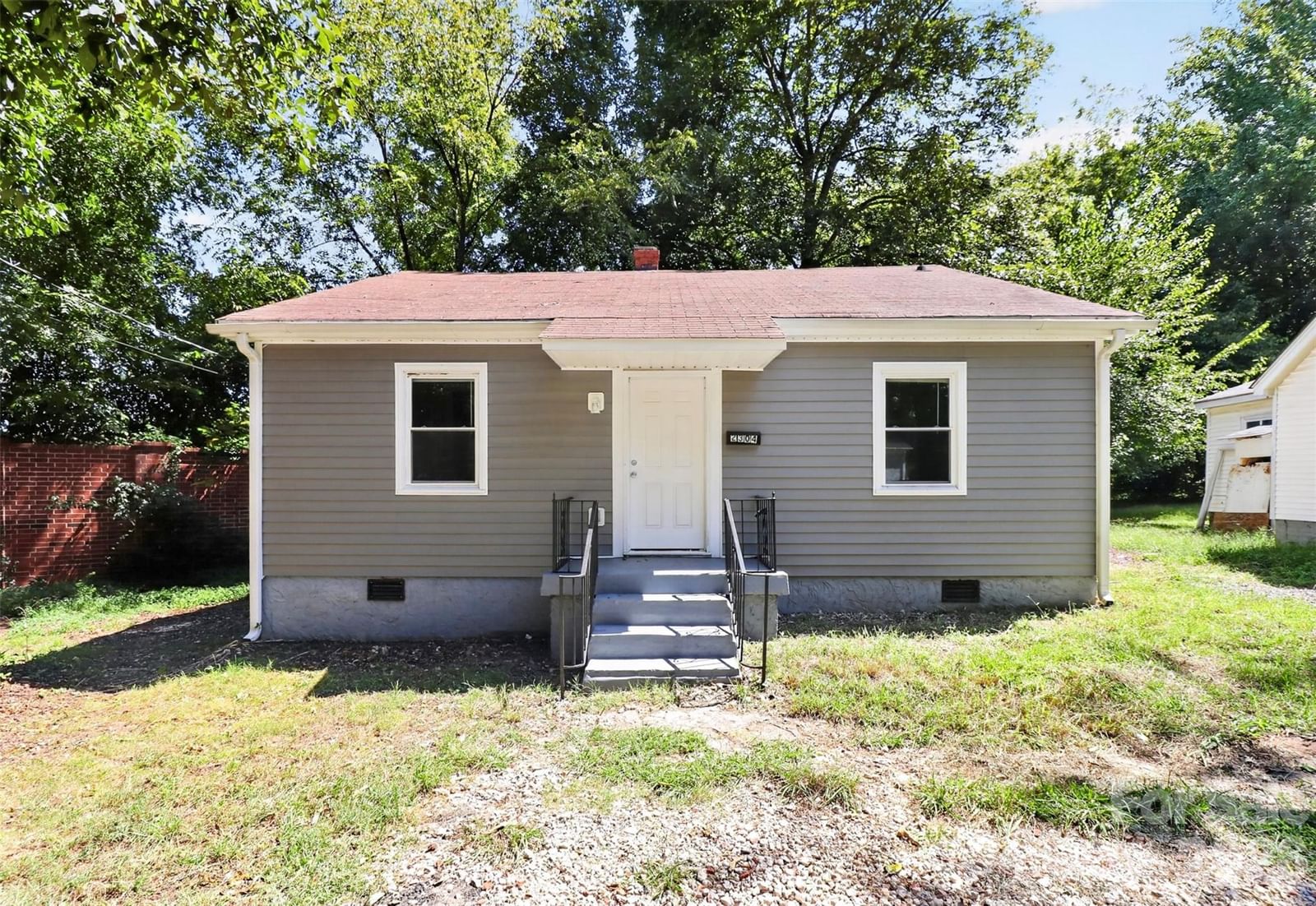 2304 Kennesaw Drive, Charlotte, NC 28216 - Photo 2