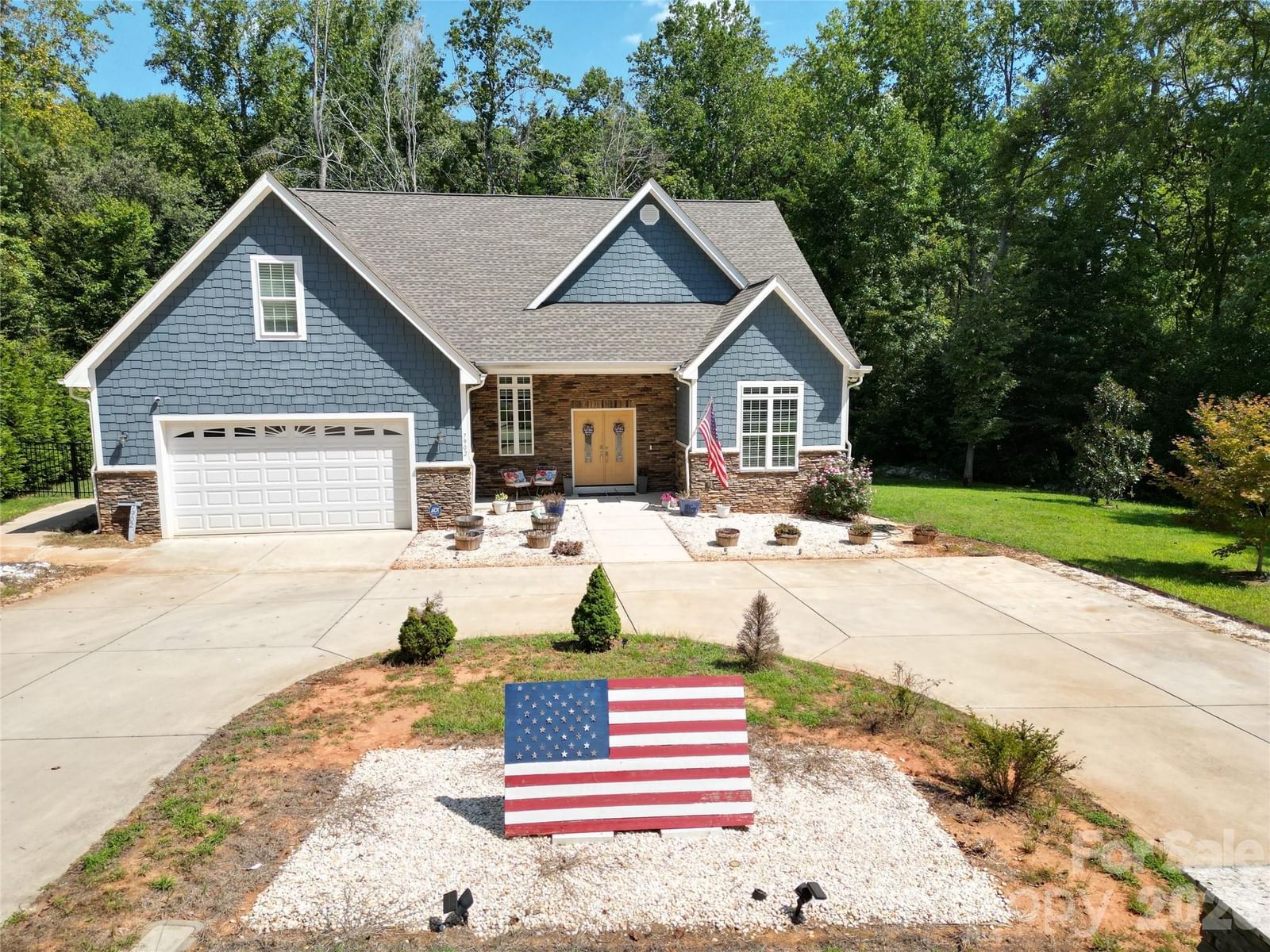 7902 Denbur Drive, Charlotte, NC 28215 - Photo 3
