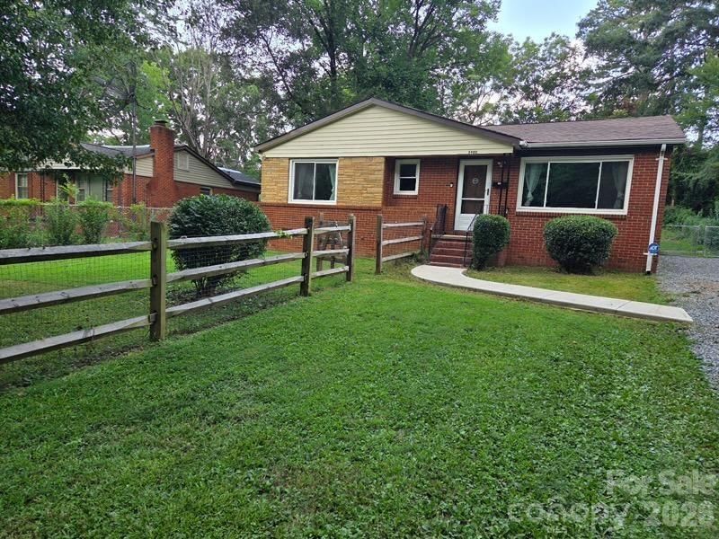 3960 Bristol Drive, Charlotte, NC 28208 - Photo 2
