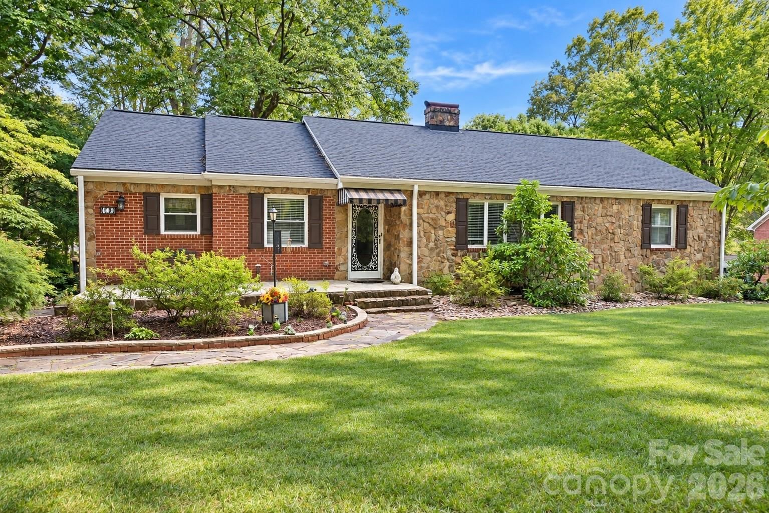 609 1st Avenue, Conover, NC 28613