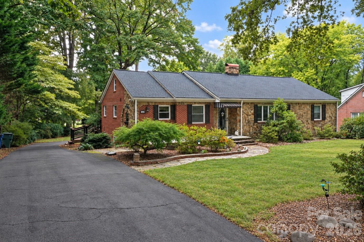 609 1st Avenue, Conover, NC 28613 - Photo 2
