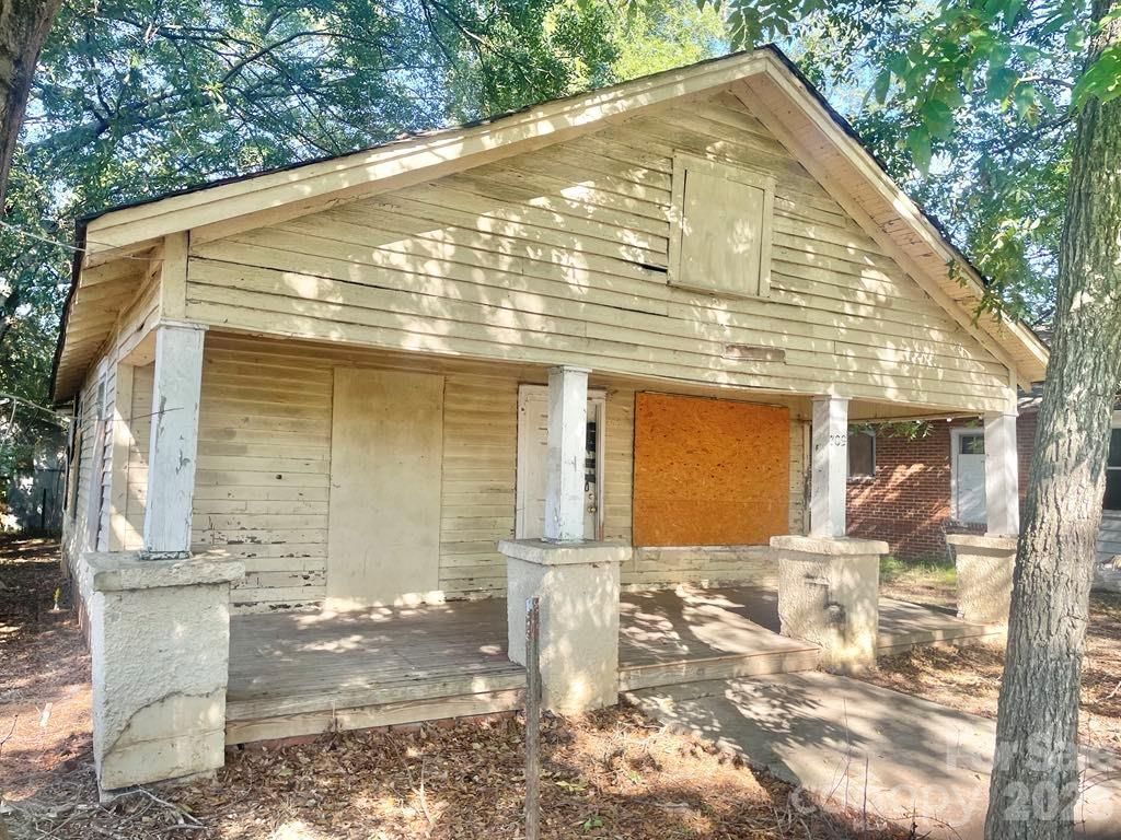 709 Douglas Street, Shelby, NC 28150 - Photo 2