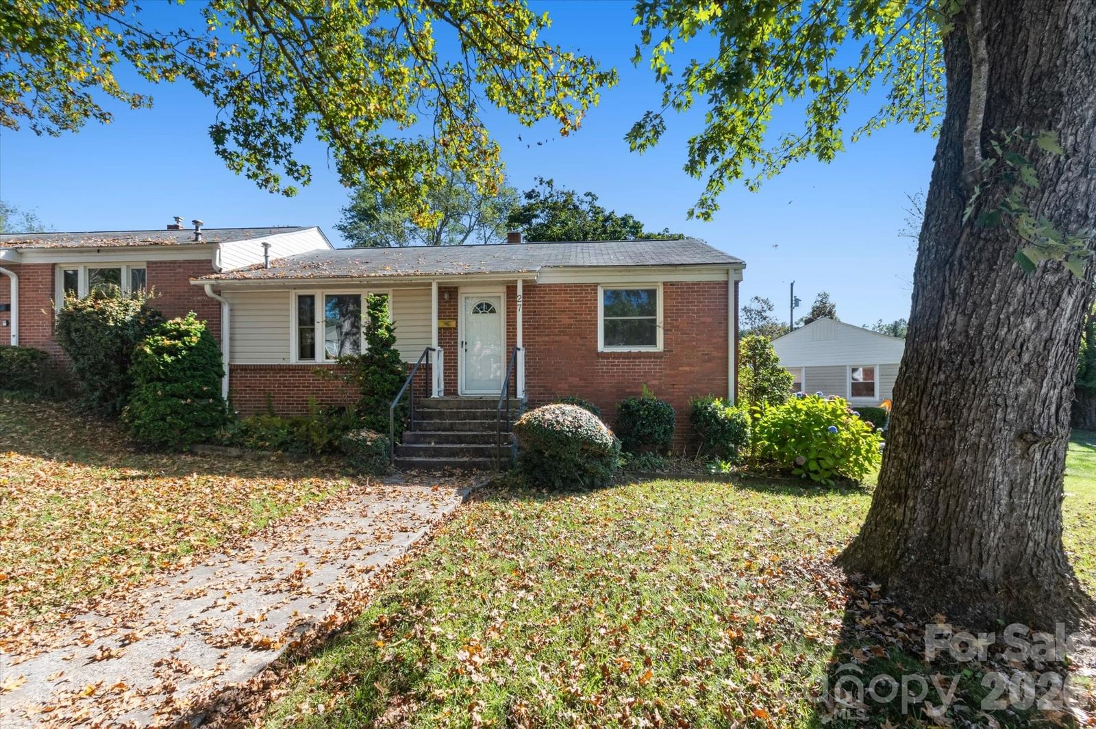 27 Trowbridge Lane, Brevard, NC 28712