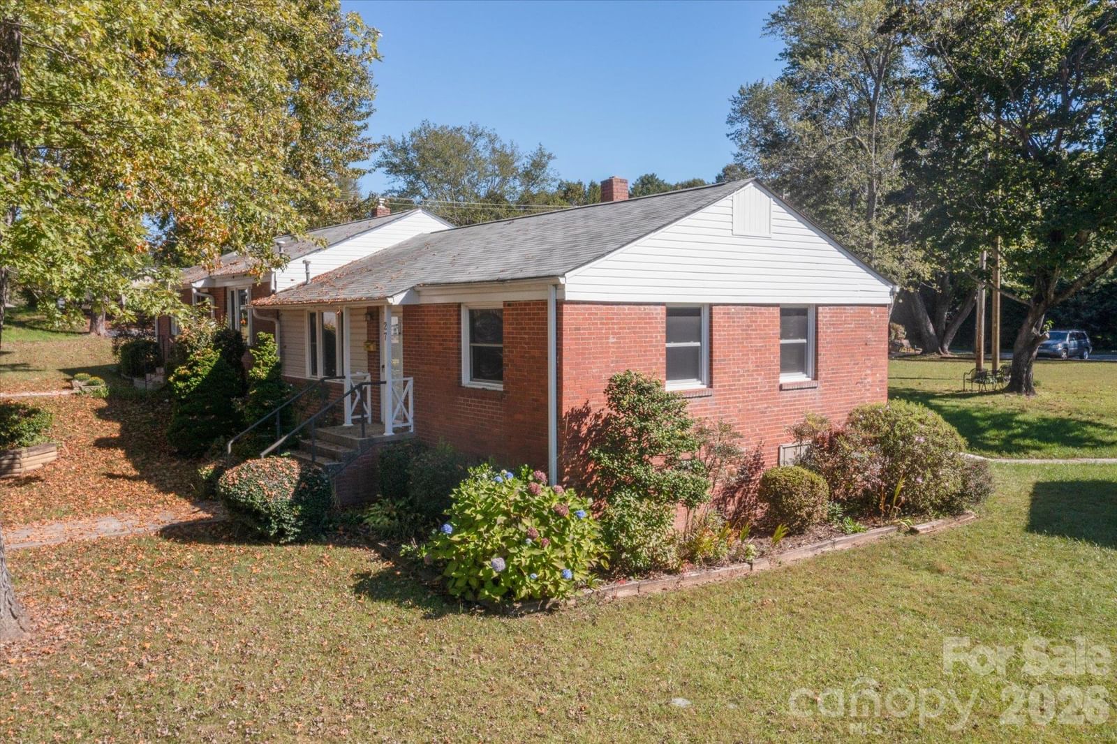 27 Trowbridge Lane, Brevard, NC 28712 - Photo 2