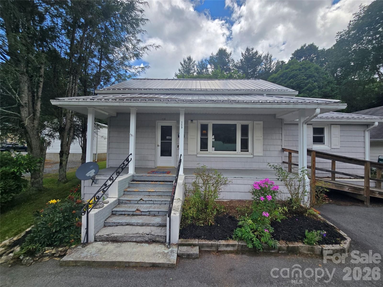 159 Hubert Street, Newland, NC 28657 - Photo 2