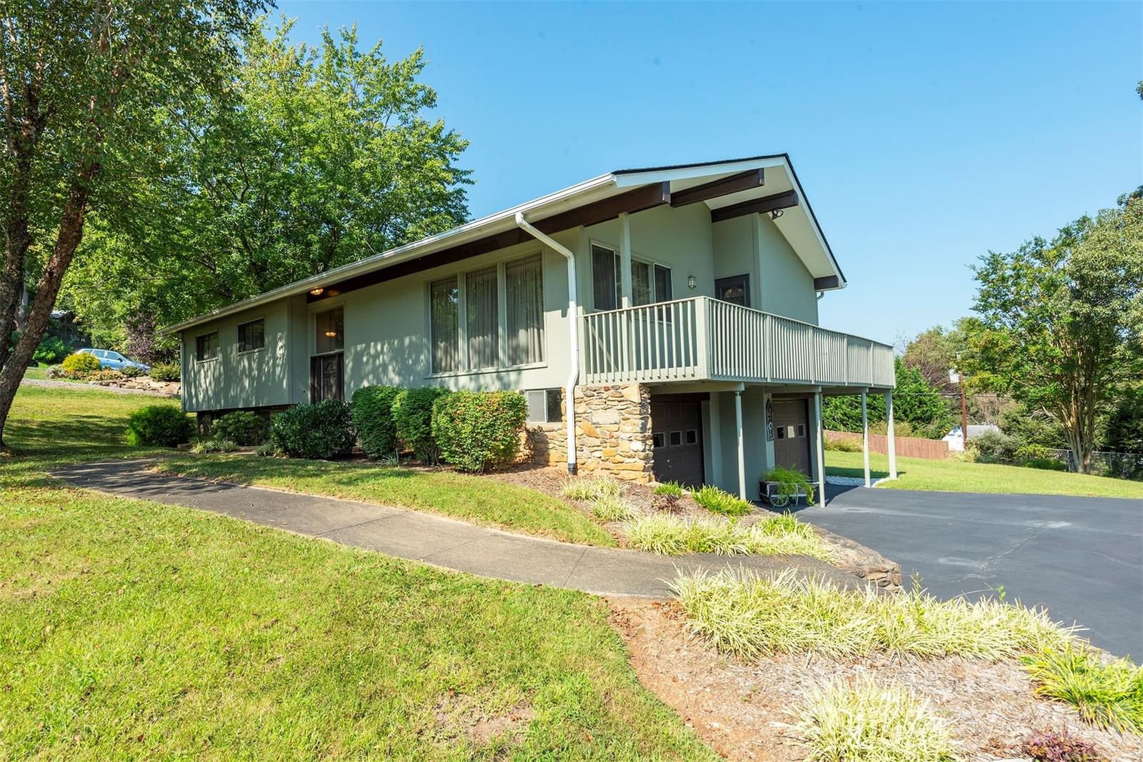127 College Circle, Swannanoa, NC 28778 - Photo 2