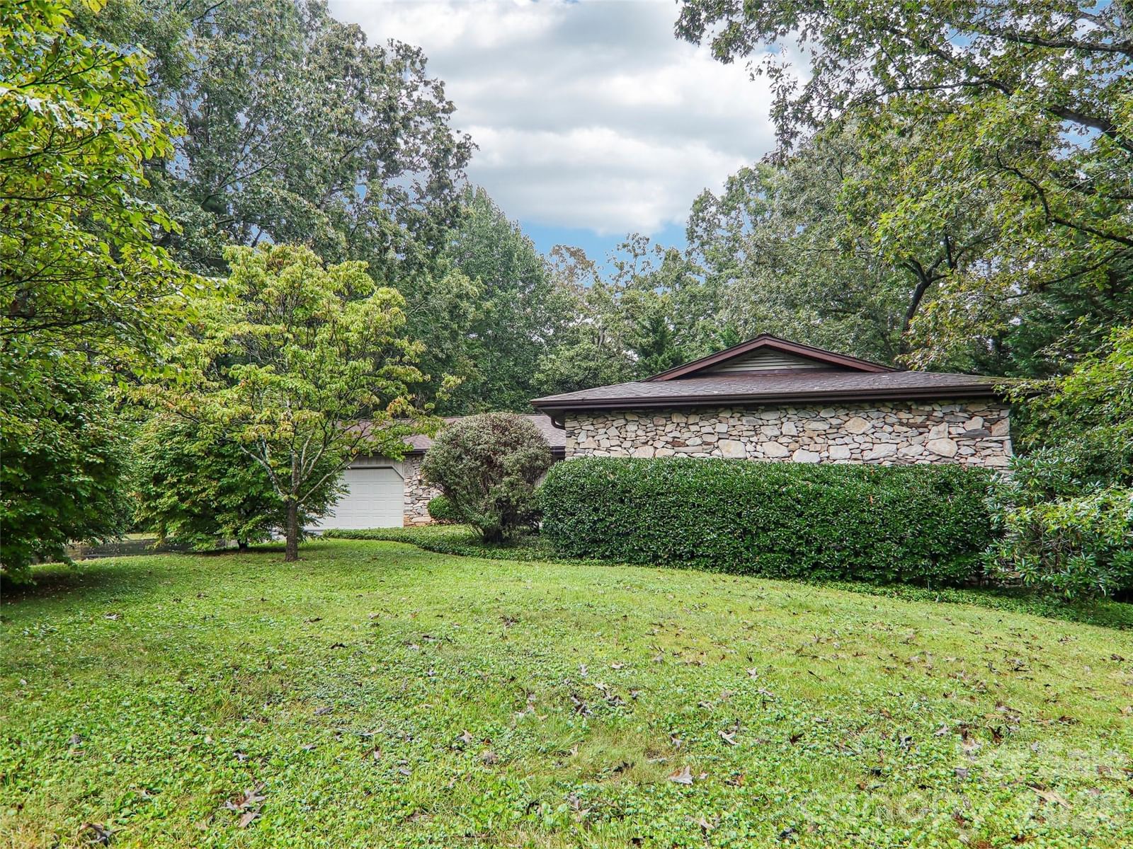 126 Brandon Road, Hendersonville, NC 28739 - Photo 2