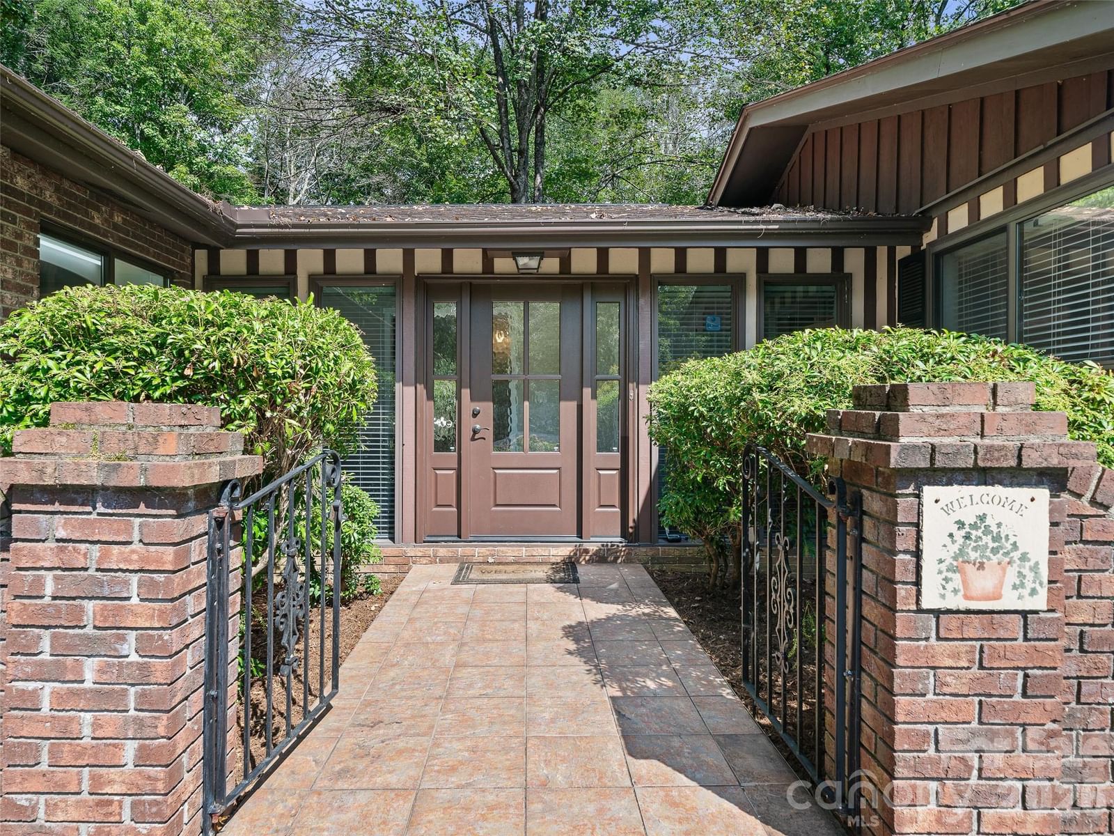 130 Brandon Road, Hendersonville, NC 28739 - Photo 2