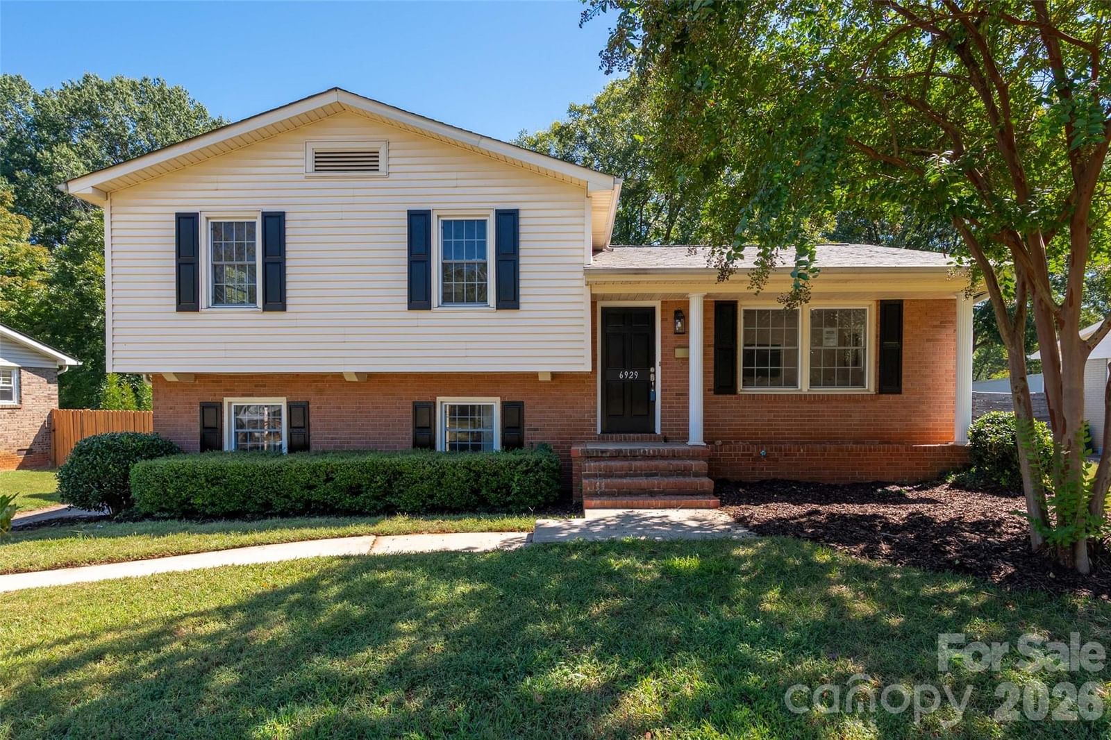 6929 Thorncliff Drive, Charlotte, NC 28210