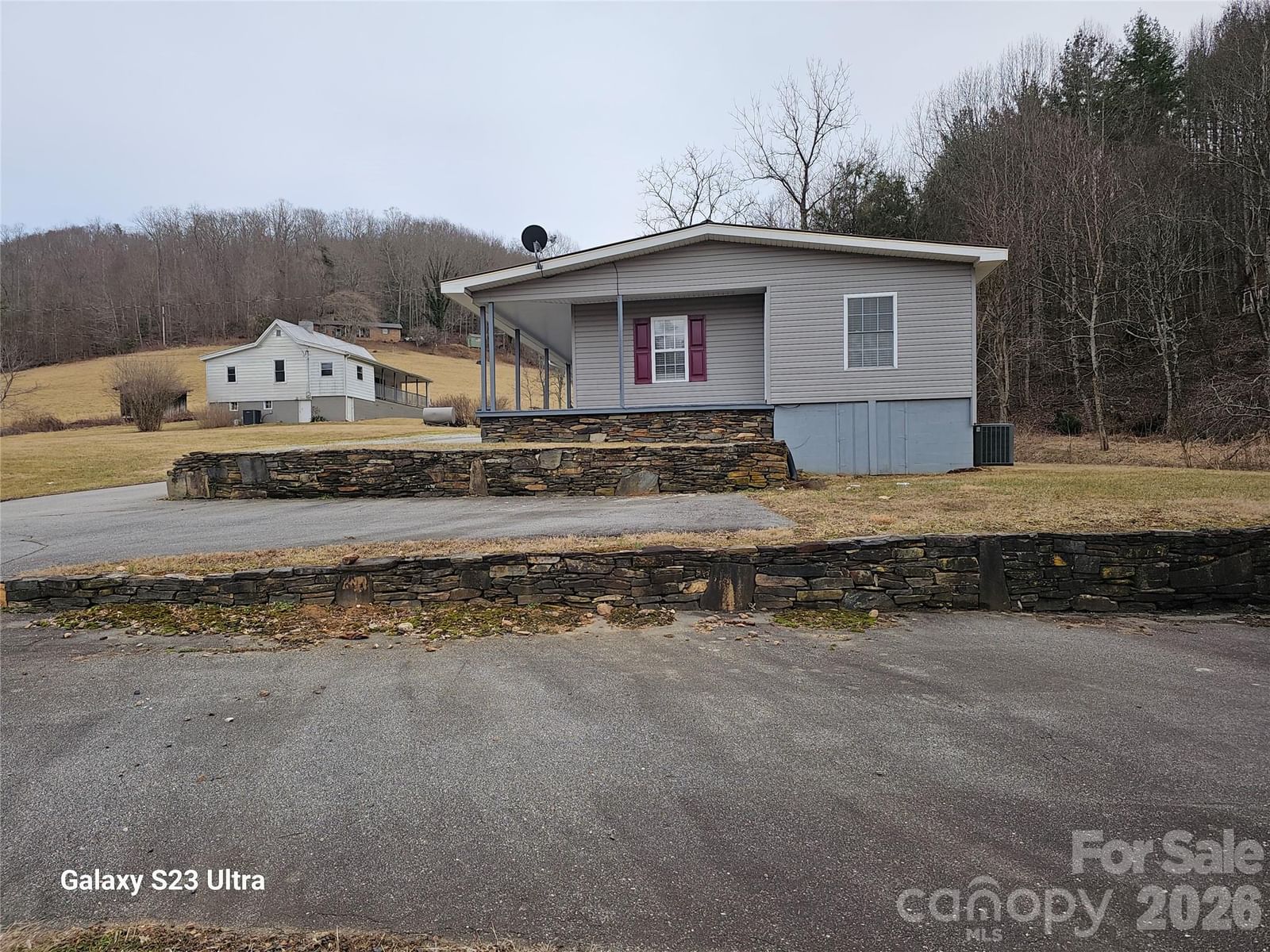 656 Water Street, Bakersville, NC 28705 - Photo 2