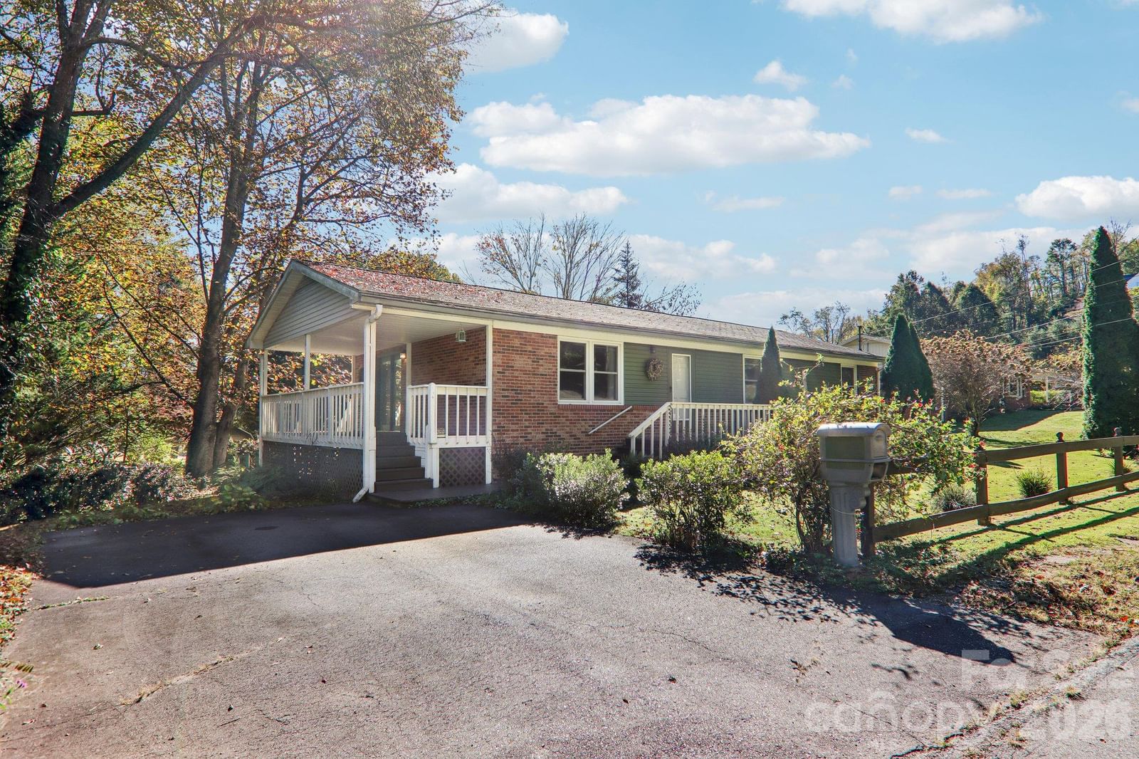 96 Rhinehart Street, Waynesville, NC 28786 - Photo 2