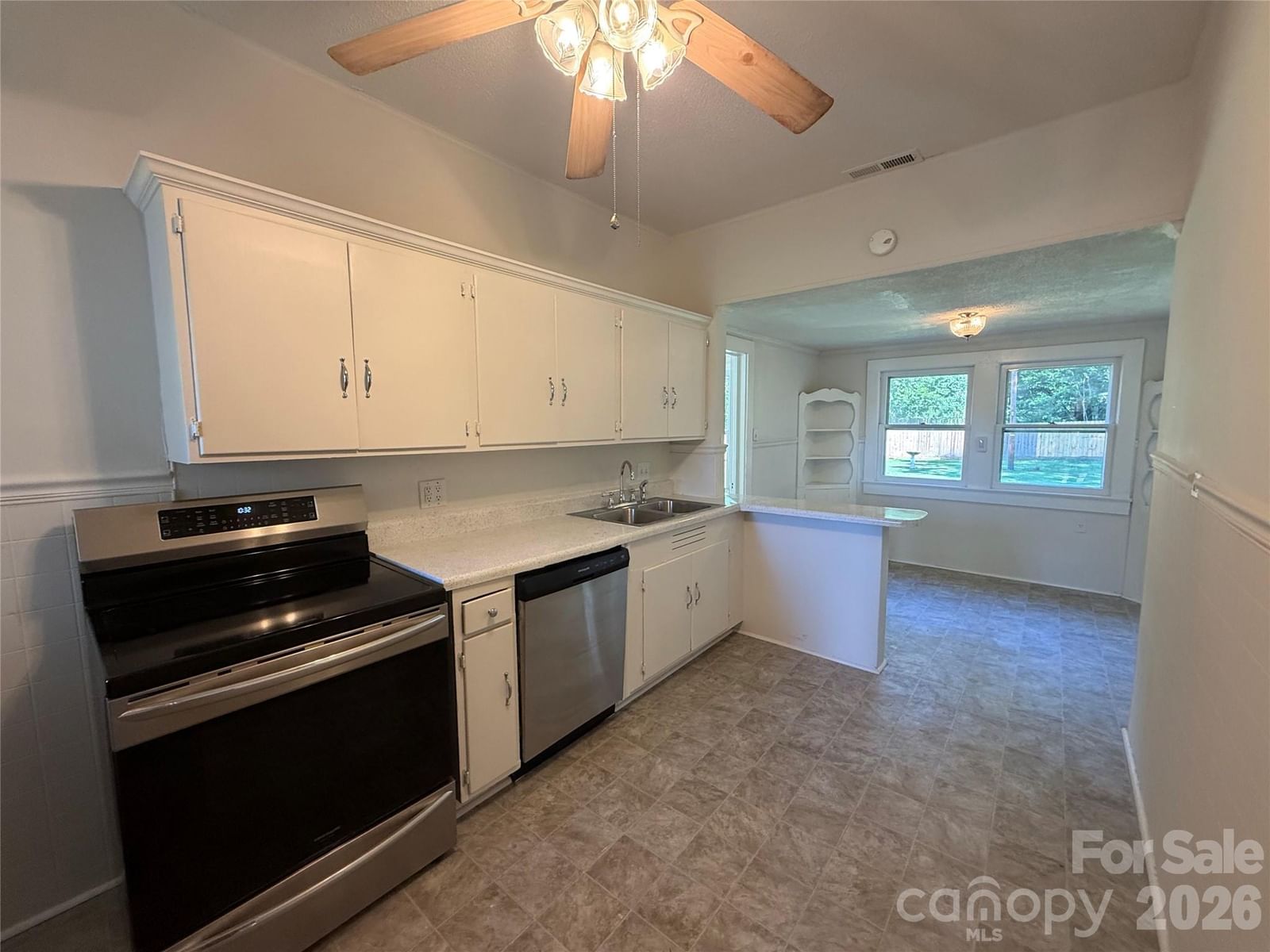208 Pressly Street, Clover, SC 29710 - Photo 2