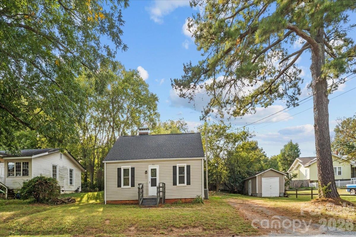 911 Carolina Avenue, Albemarle, NC 28001 - Photo 3