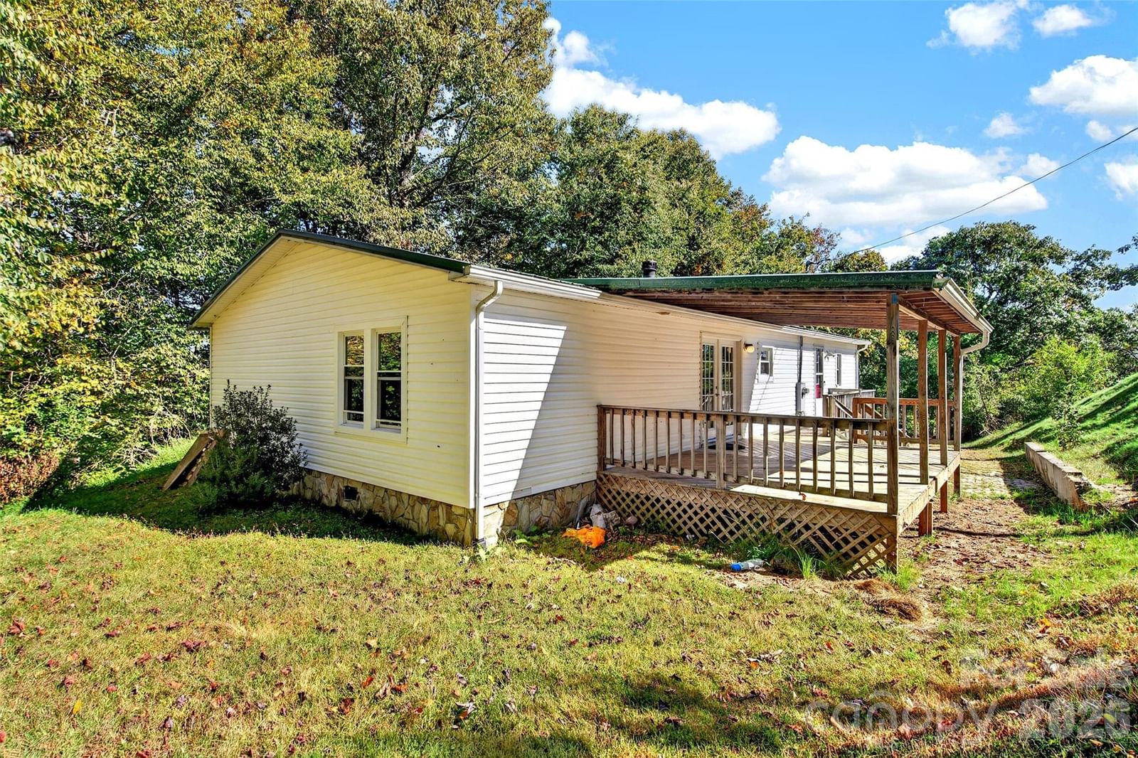 1685 Arbuckle Road, Burnsville, NC 28714