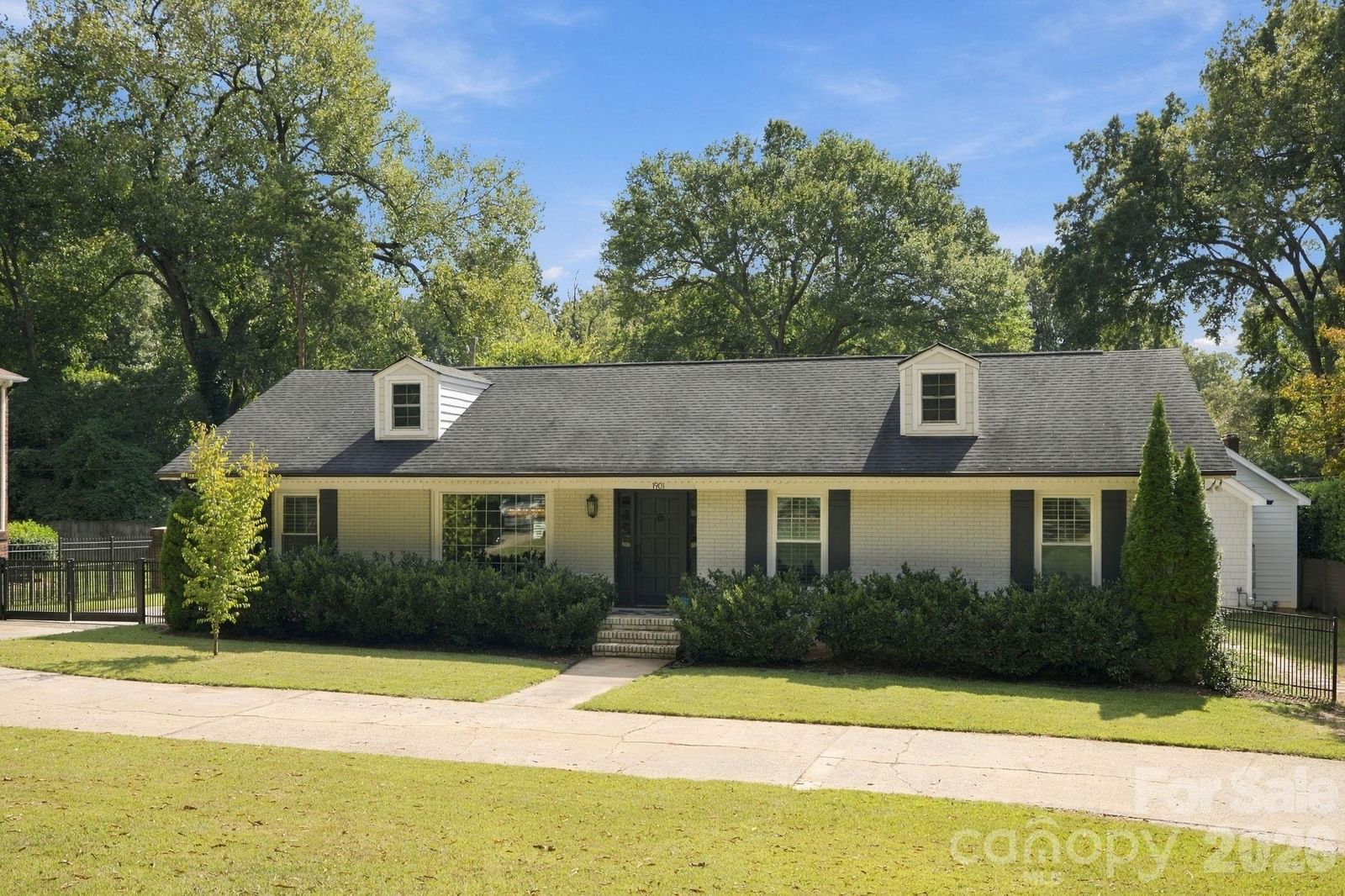 1901 Runnymede Lane, Charlotte, NC 28211 - Photo 2