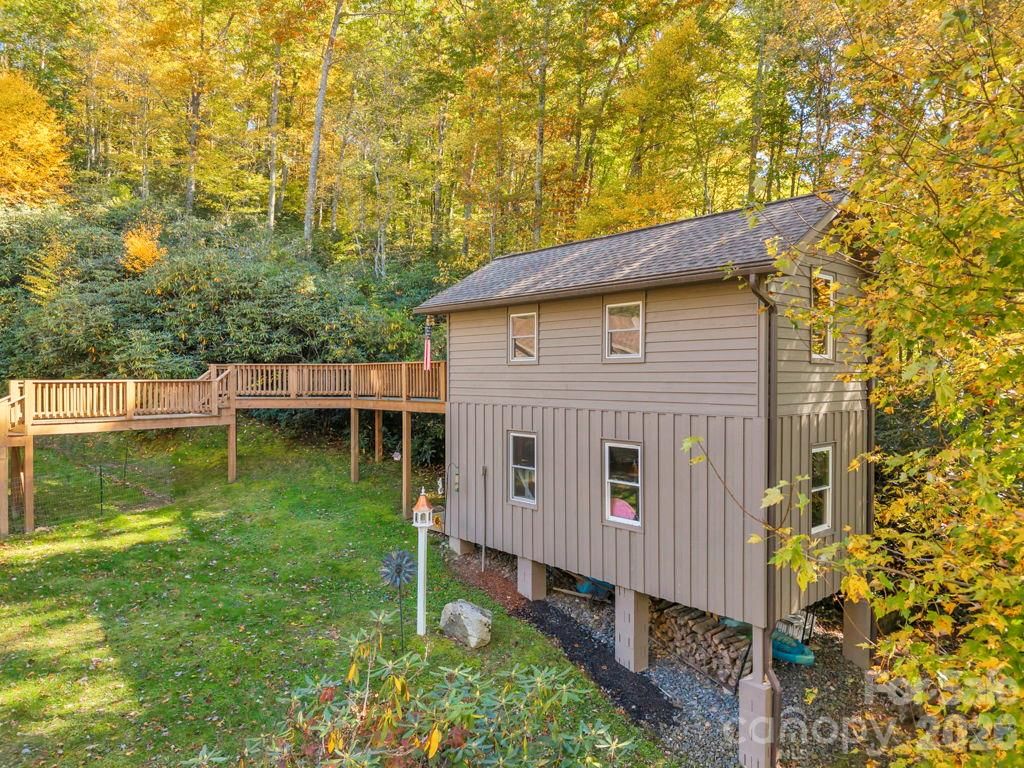 573 Watauga Street, Newland, NC 28657 - Photo 3