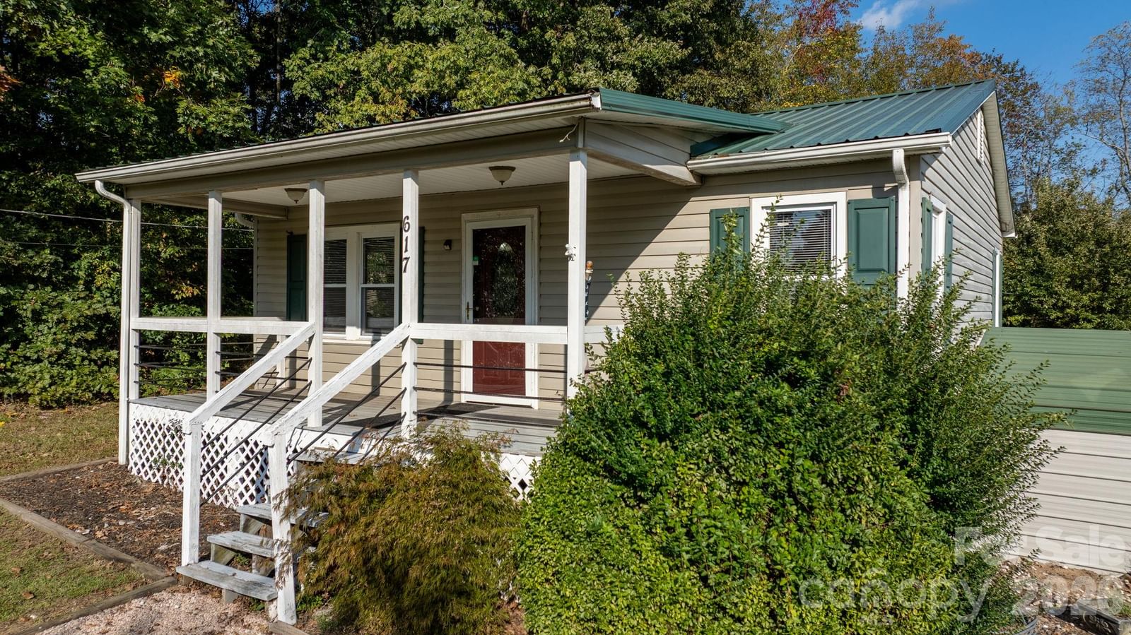 617 Hawthorne Street, Hudson, NC 28638 - Photo 2