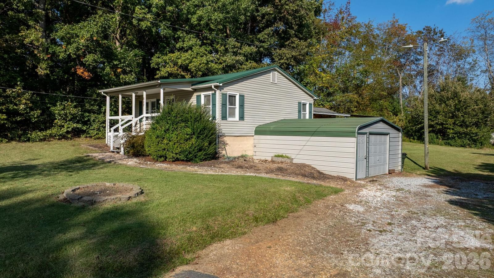 617 Hawthorne Street, Hudson, NC 28638 - Photo 5