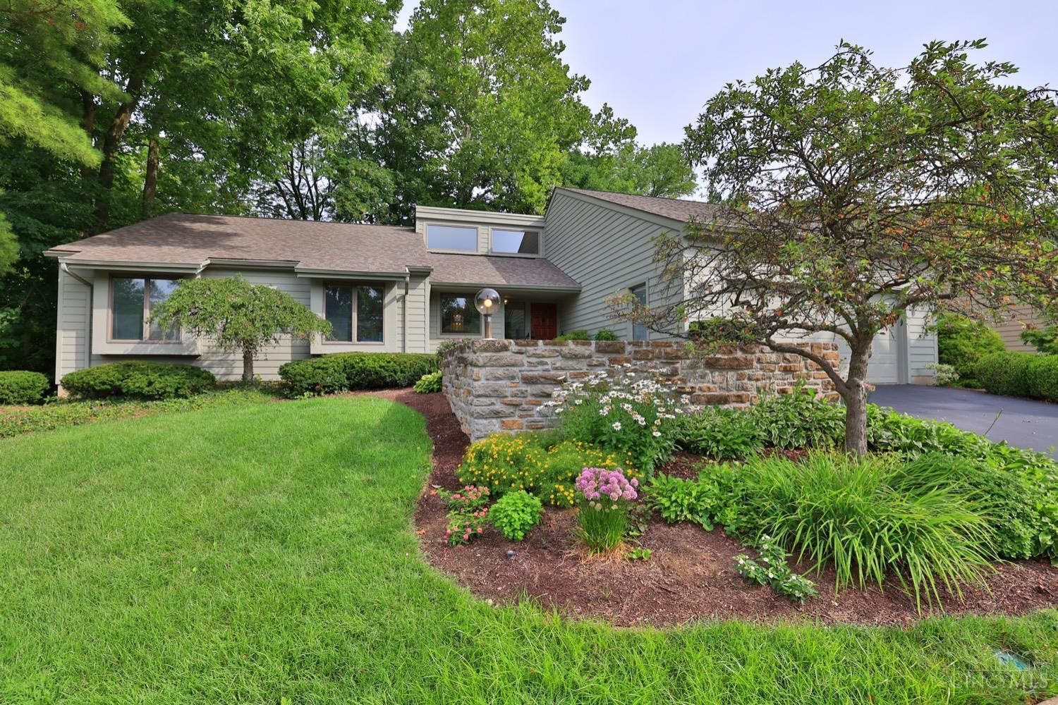 8 Falling Brook Lane, Blue Ash, OH 45241