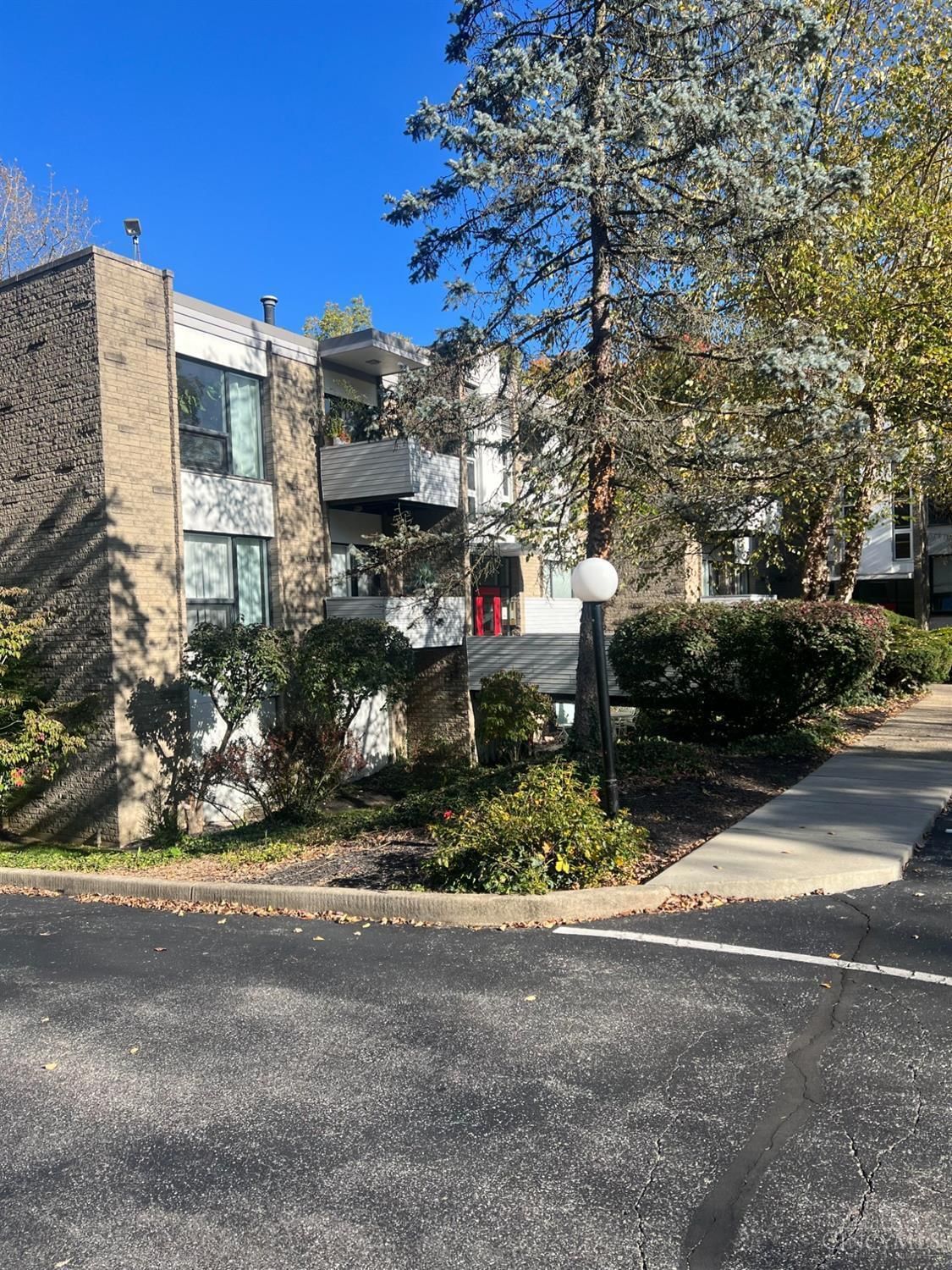399 Galbraith Road, Cincinnati, OH 45215