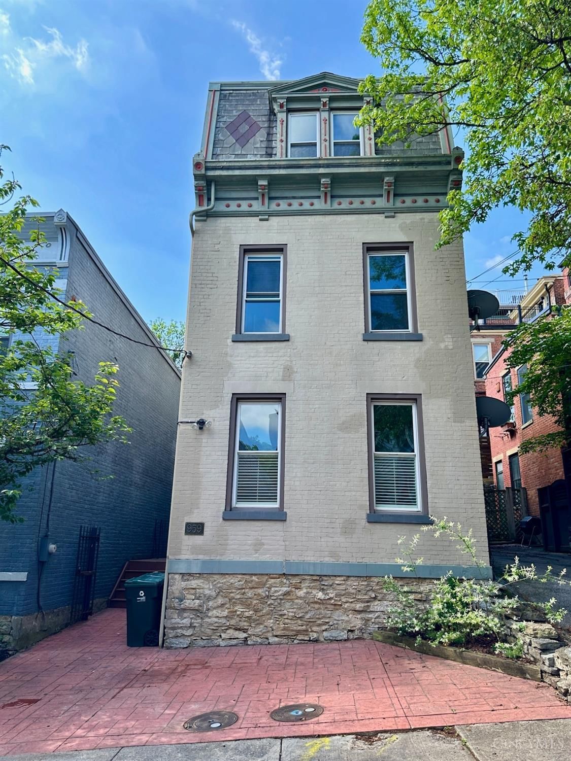 Photo of 959 Paradrome Street